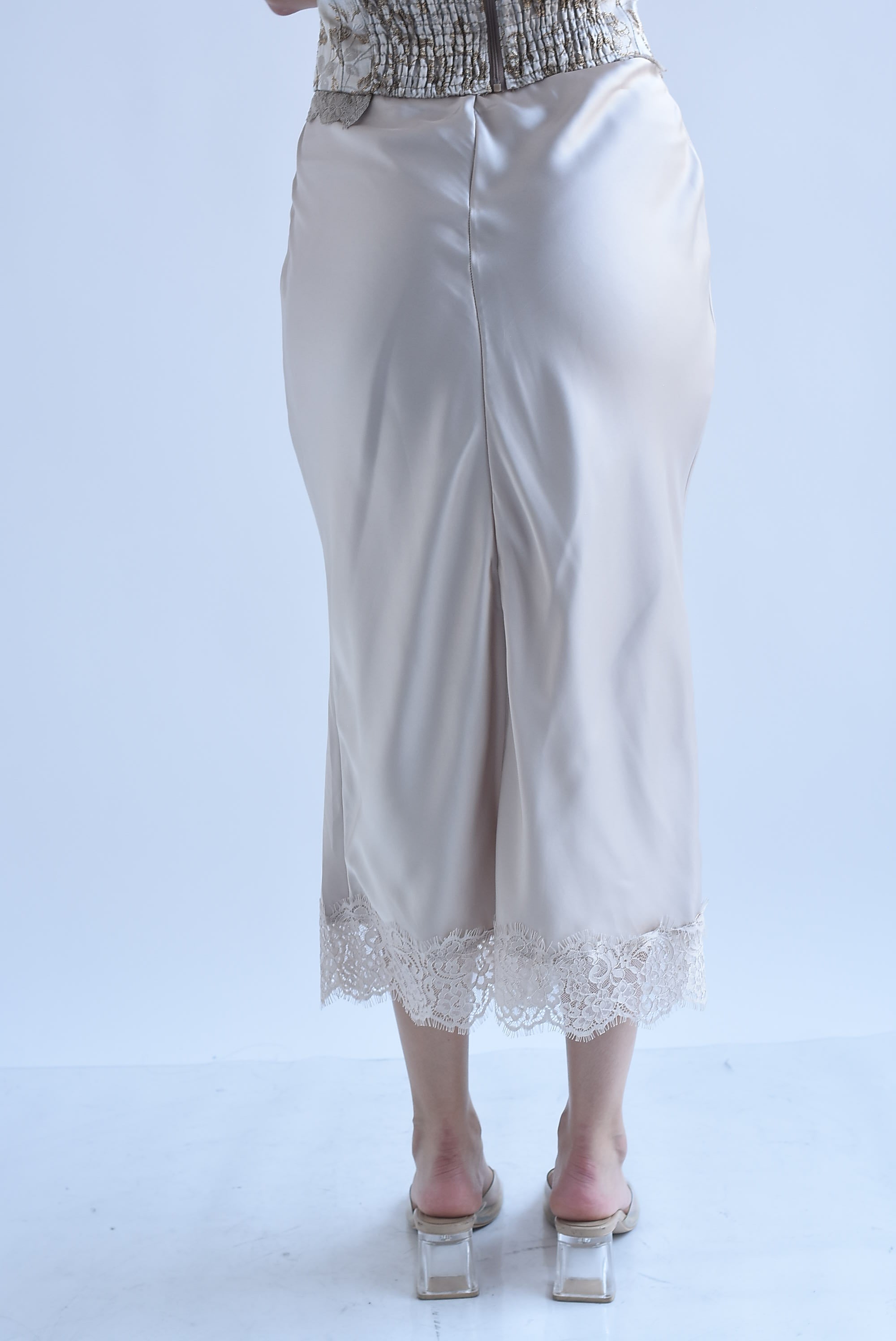 Falda midi lencera filo encaje