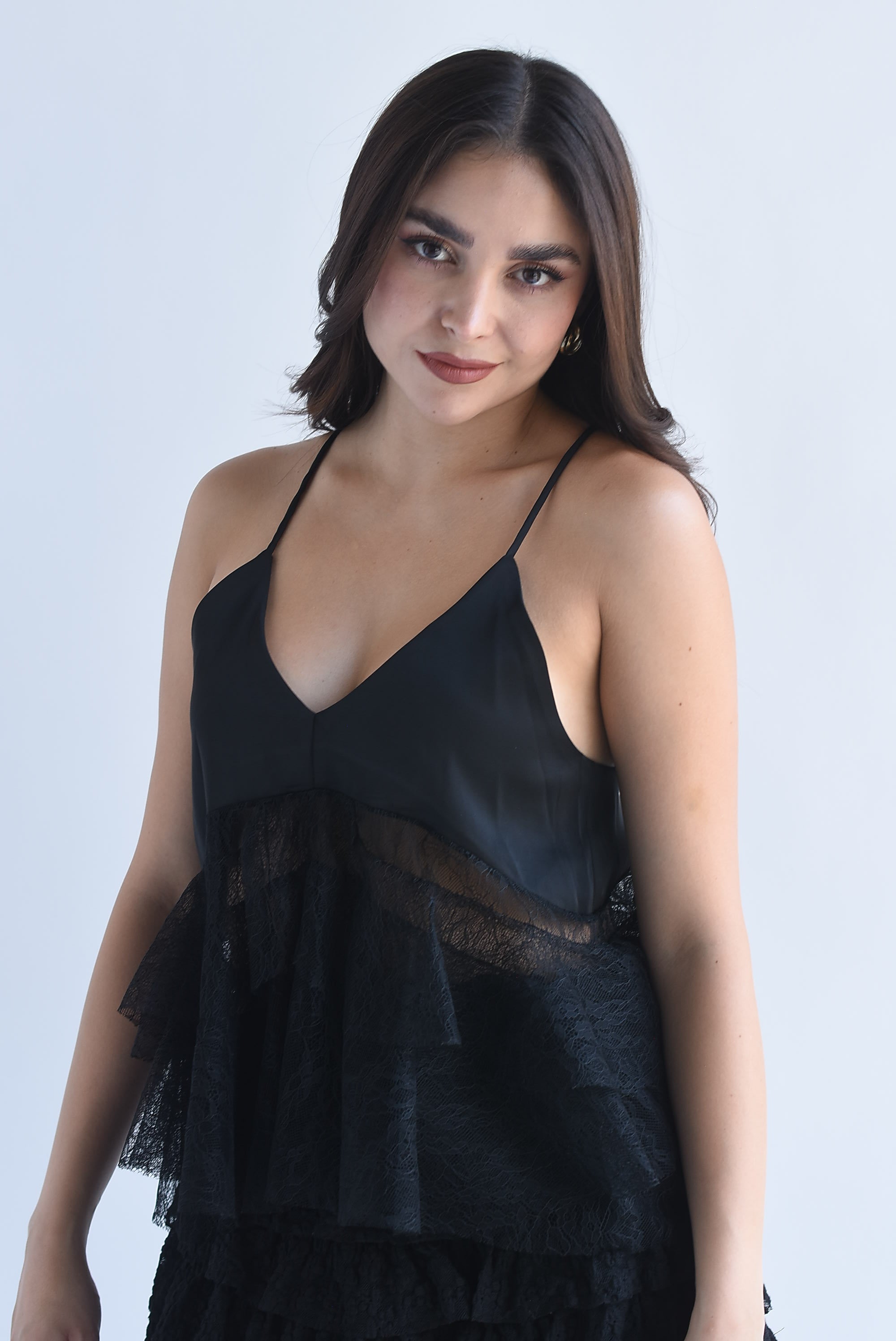 Blusa satín con encaje