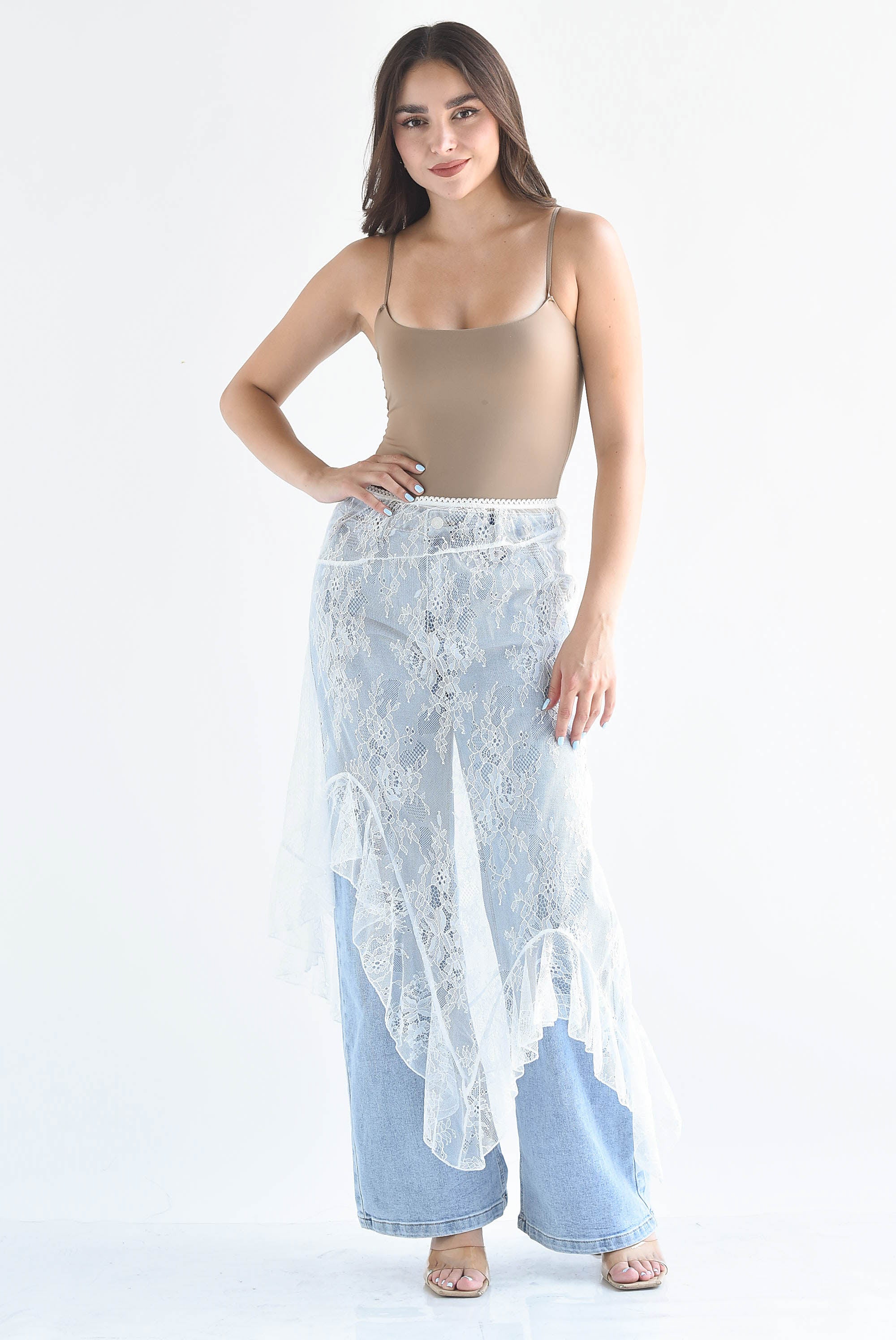 Falda encaje asimétrica olán