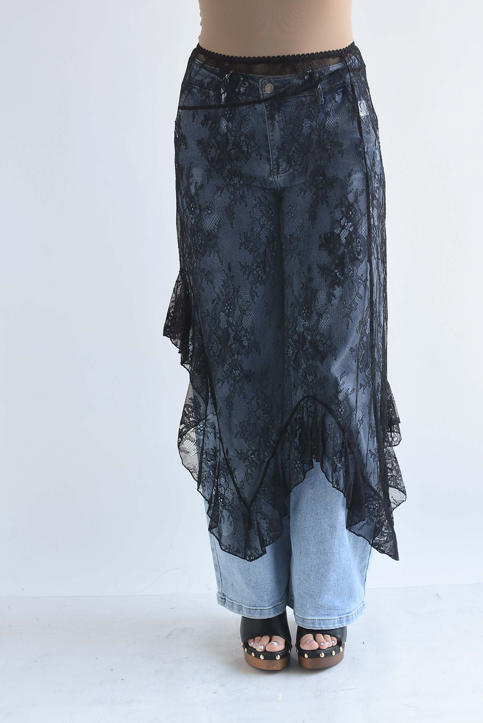 Falda encaje asimétrica olán