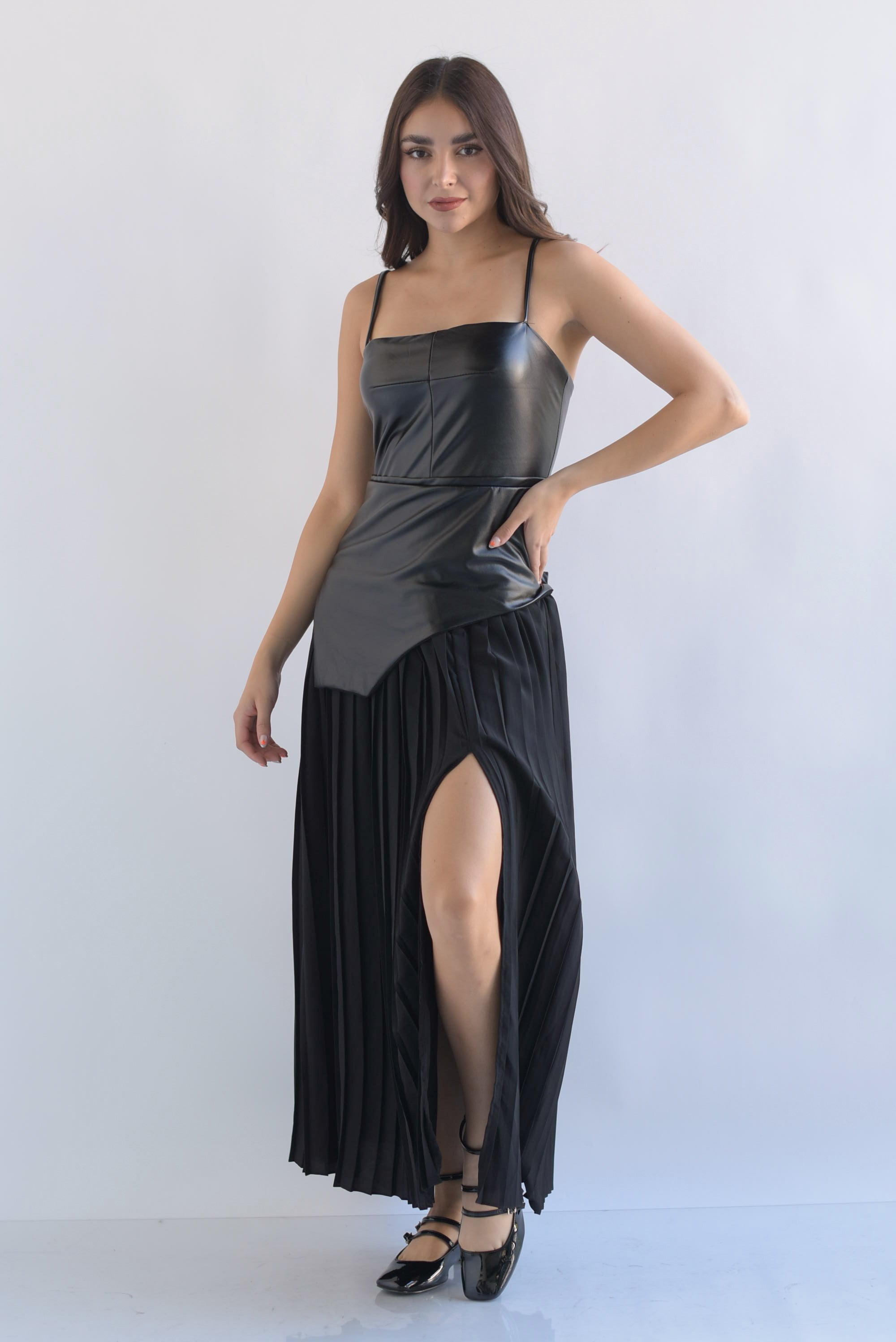 Vestido plisado top vinipiel en sobreposición