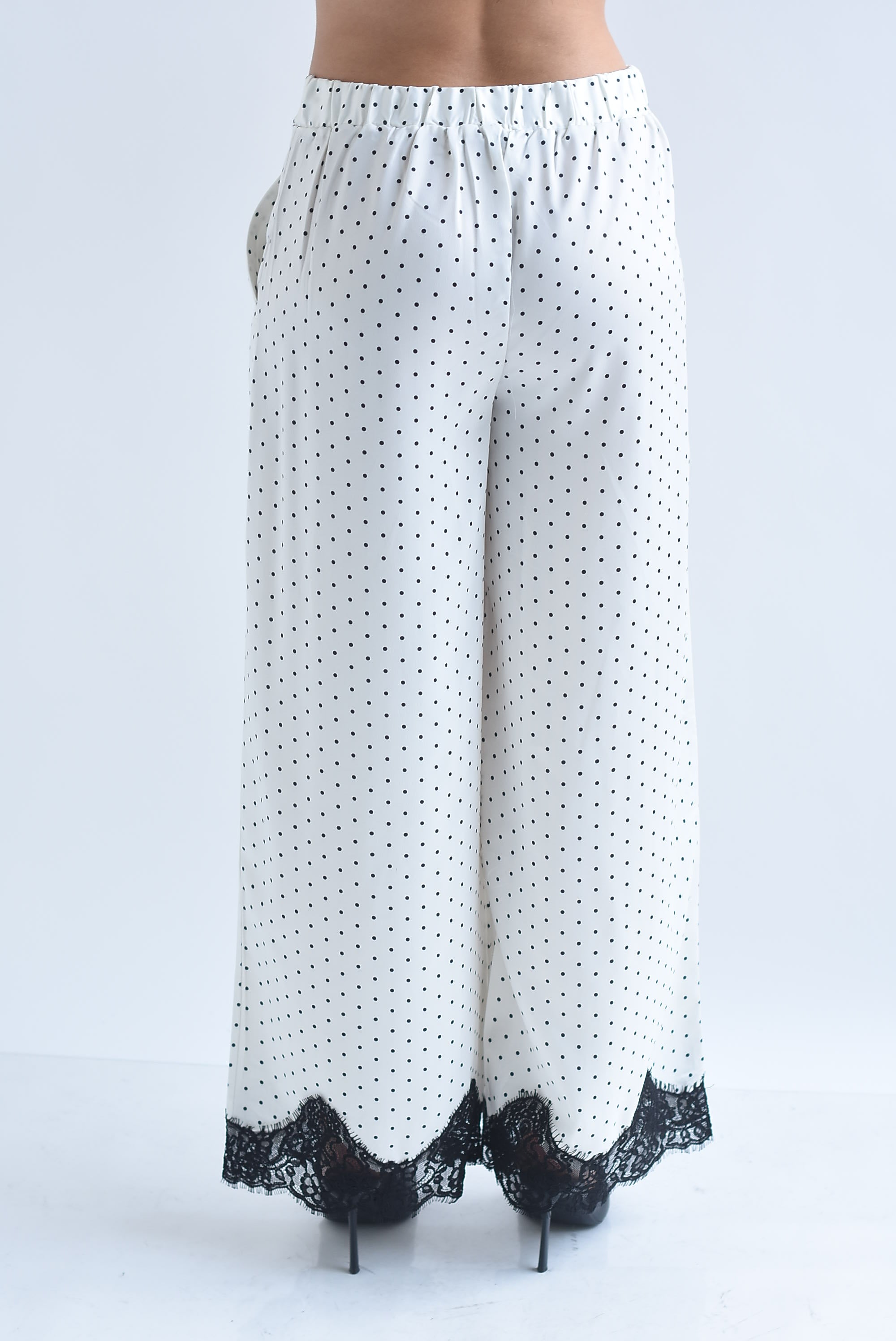 Pantalón satín polka dots con encaje