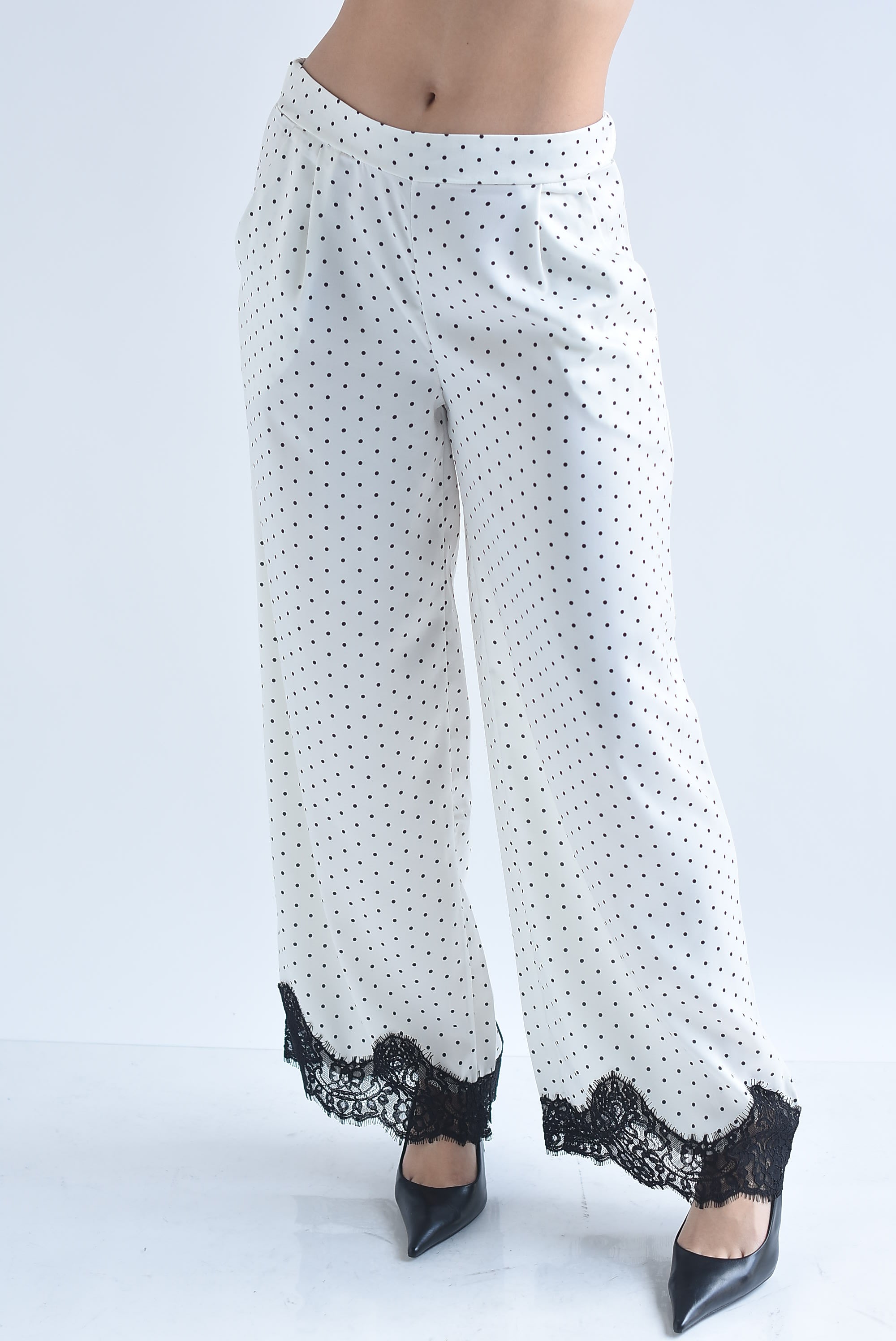 Pantalón satín polka dots con encaje
