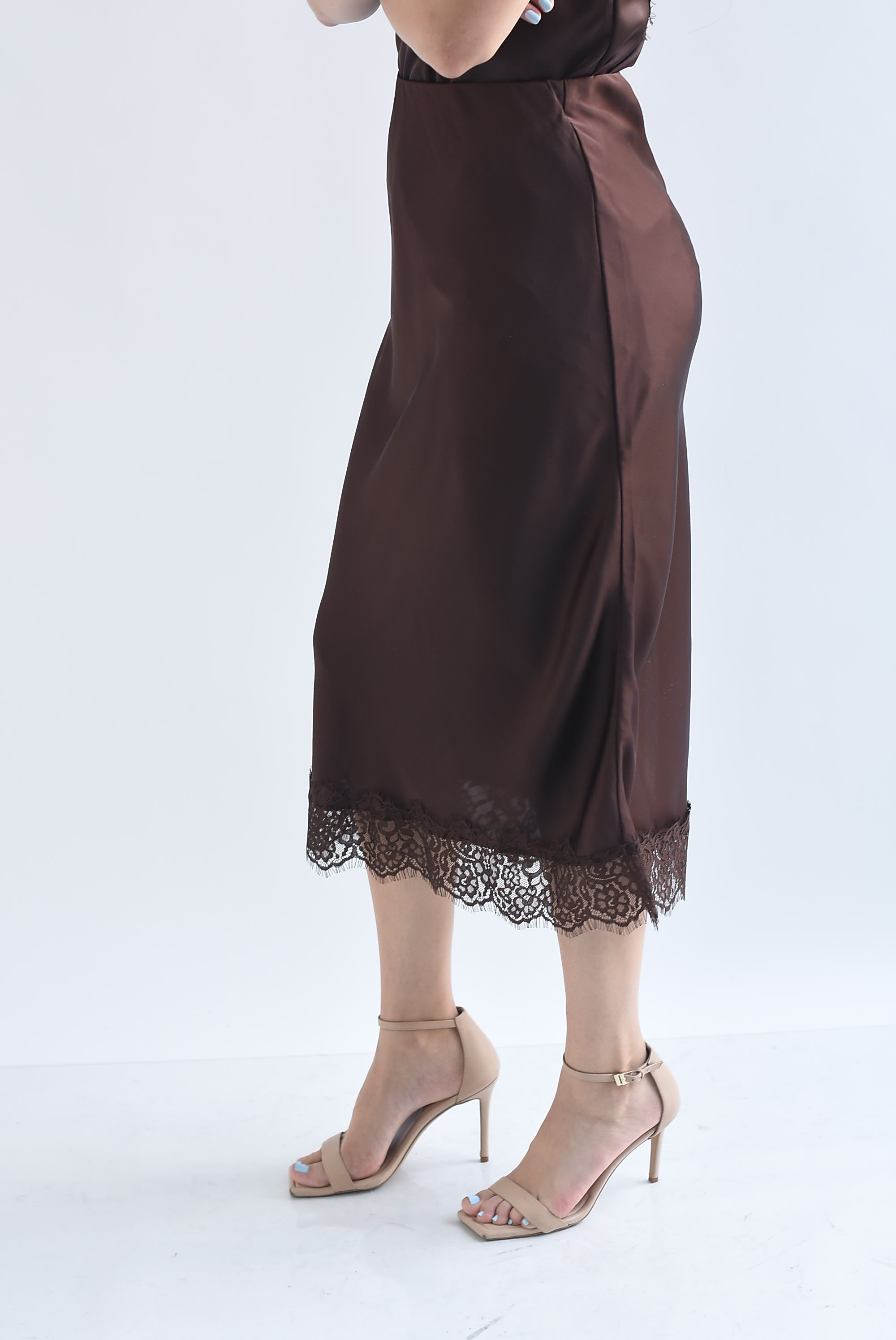 Falda midi lencera filo encaje