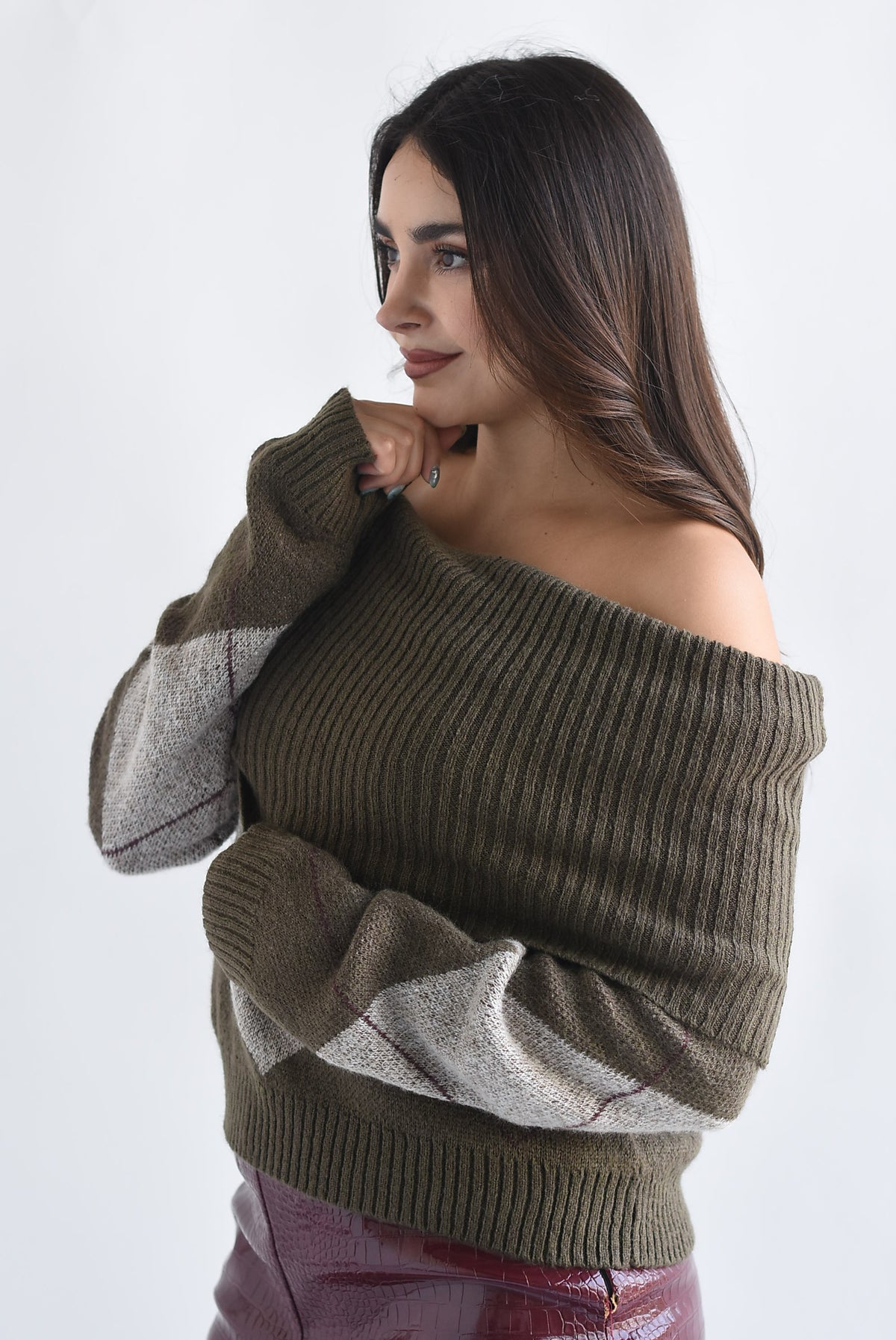 Sweater off-shoulder rombos