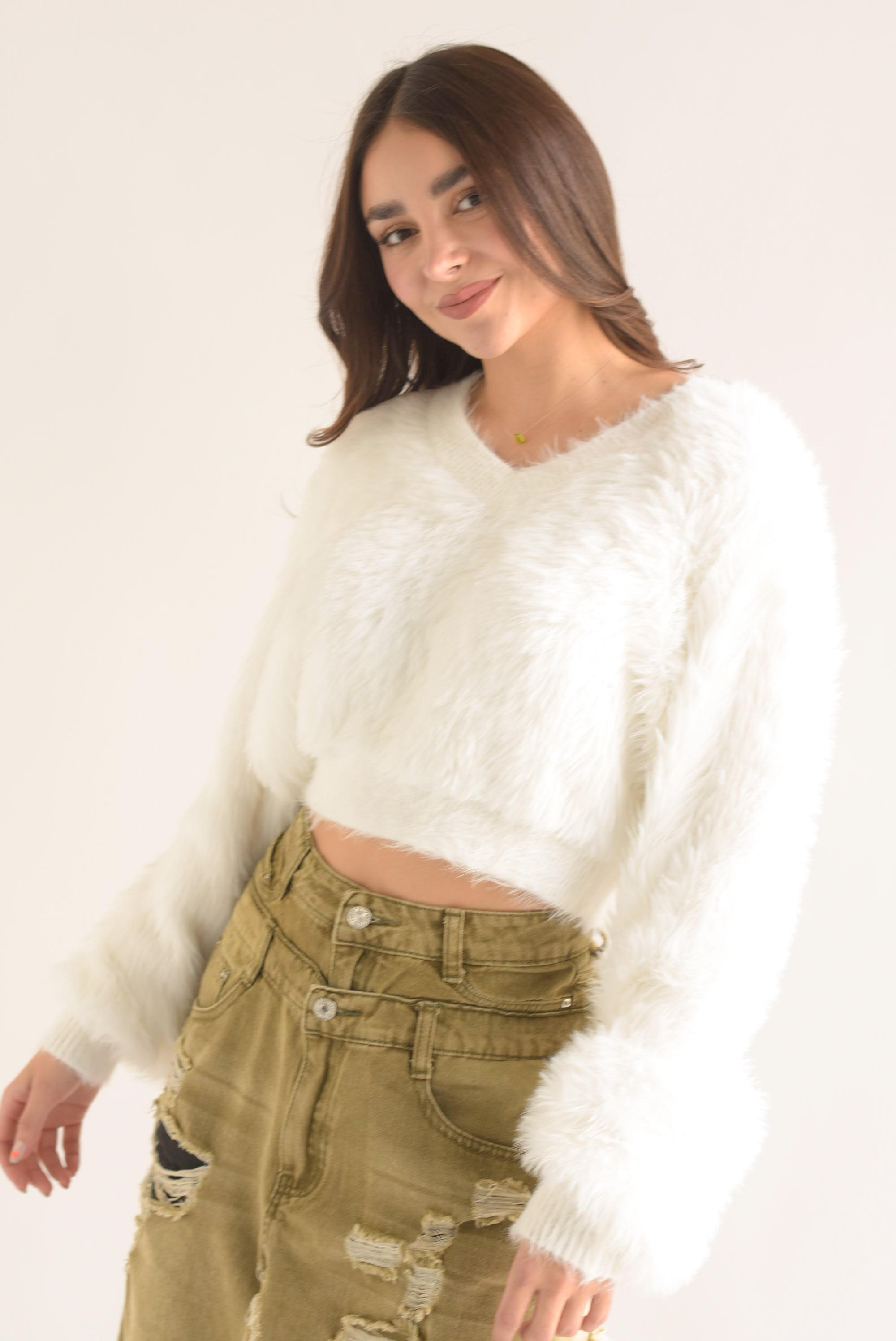 Sweater corto faux fur cuello V Blanco