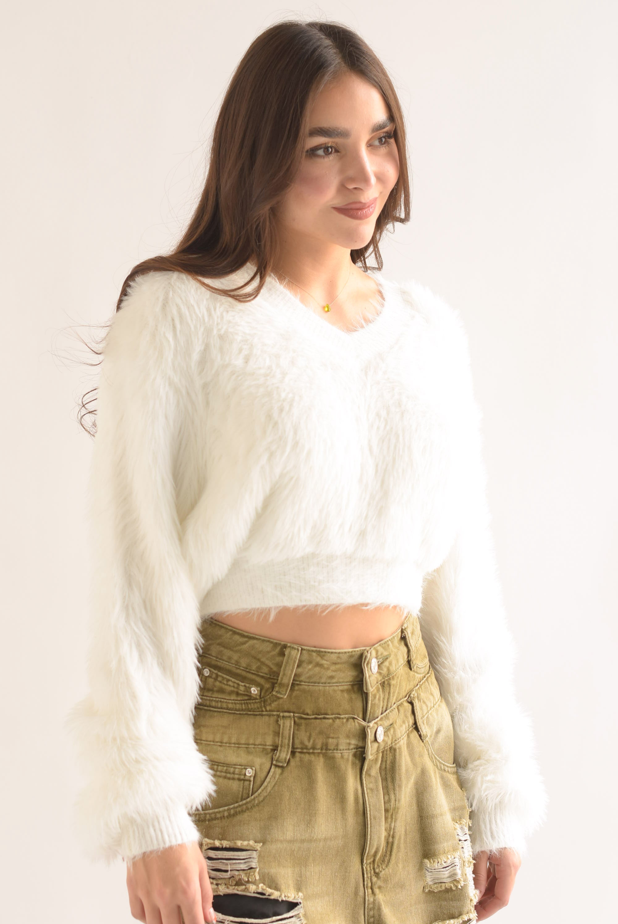 Sweater corto faux fur cuello V Blanco