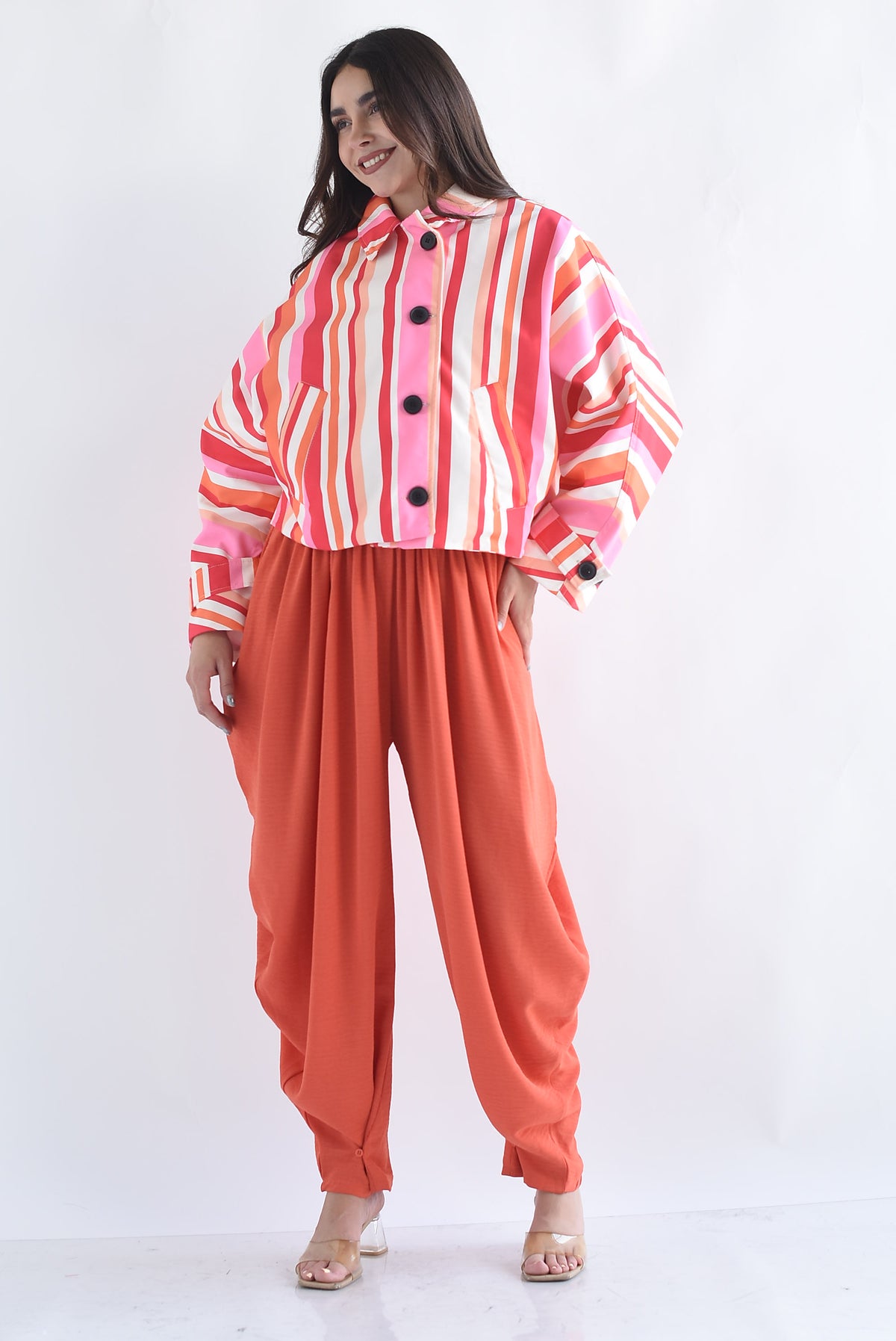 Pantalón globo tobillo botón