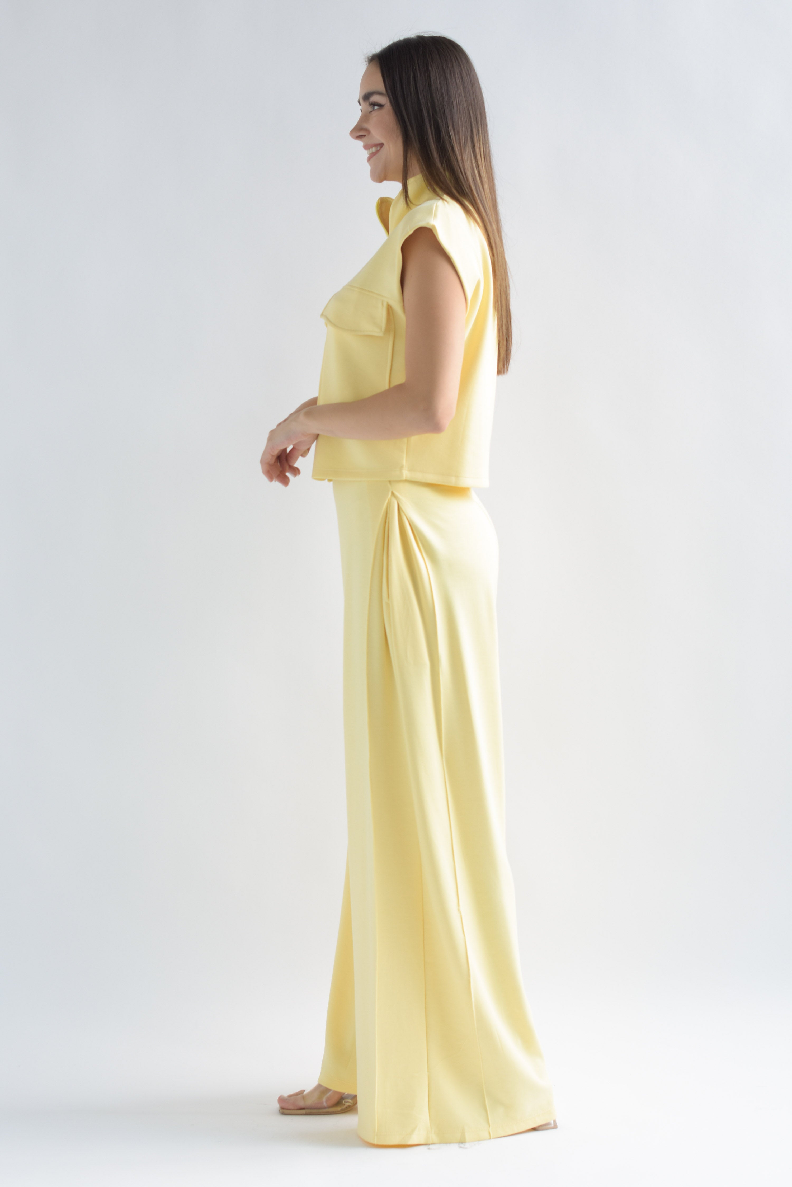 Set Pantalón pinza lateral y Chaleco Amarillo