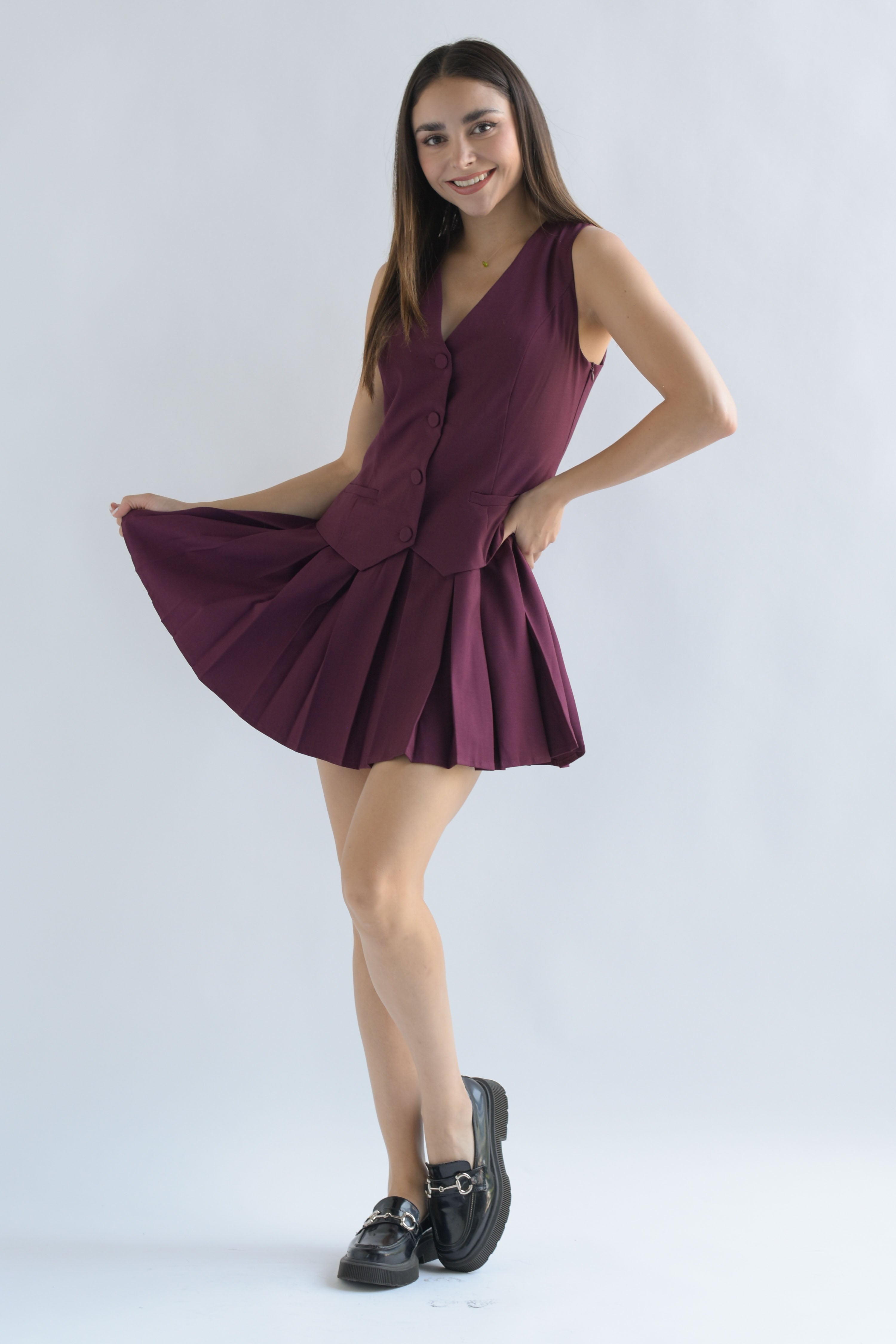 Romper Falda Tablas con Chaleco Vino