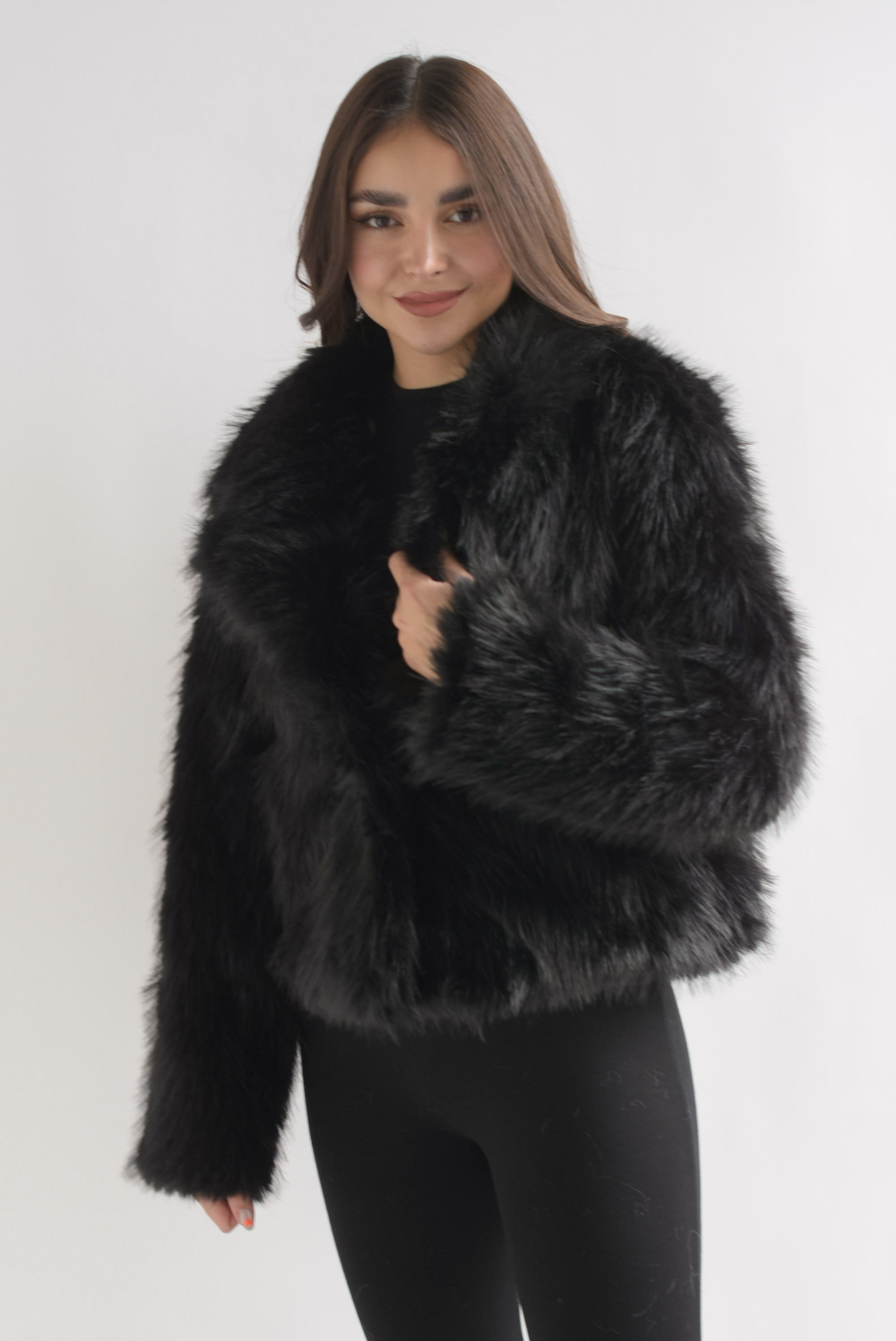 Abrigo corto faux fur solapa