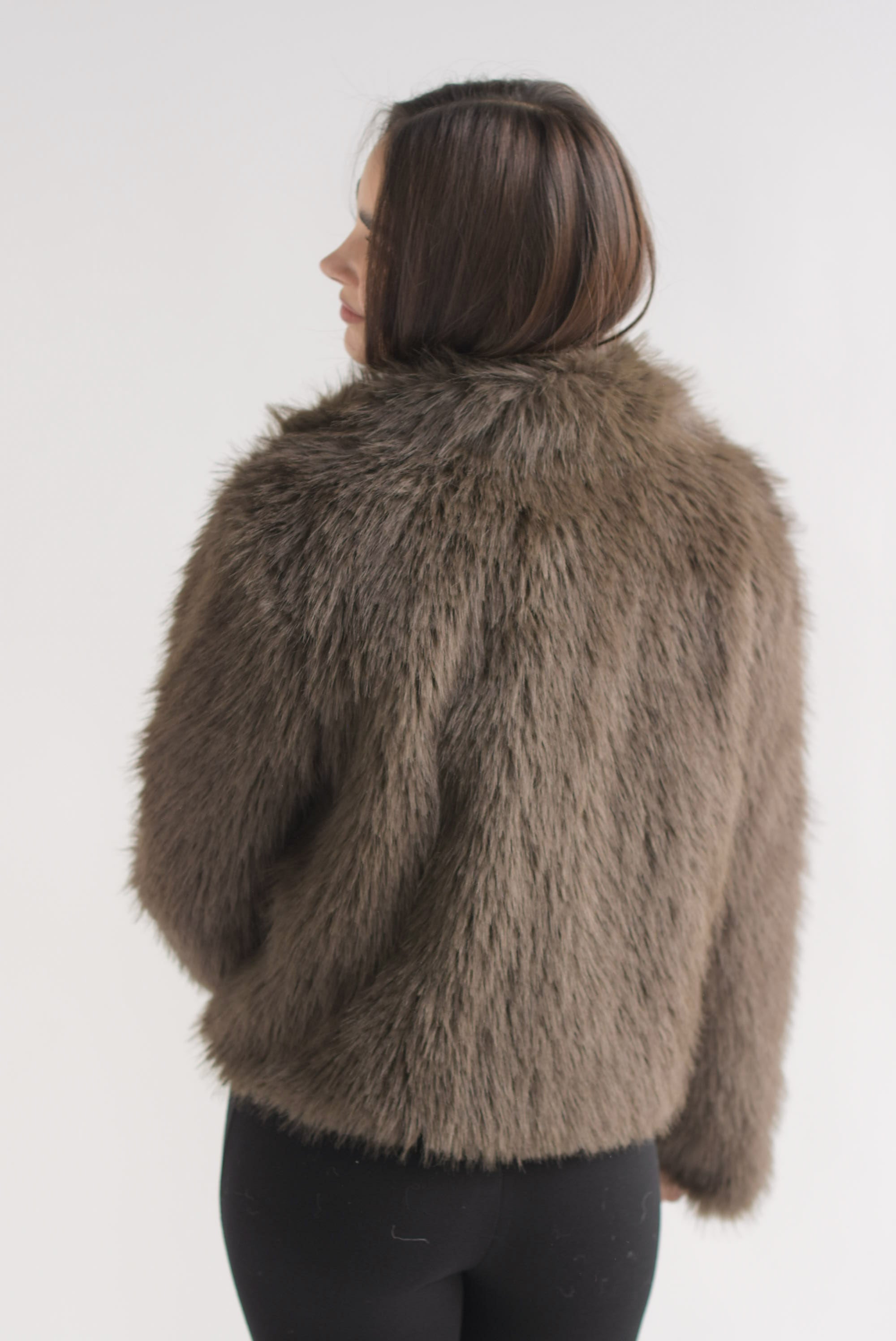 Abrigo corto faux fur solapa