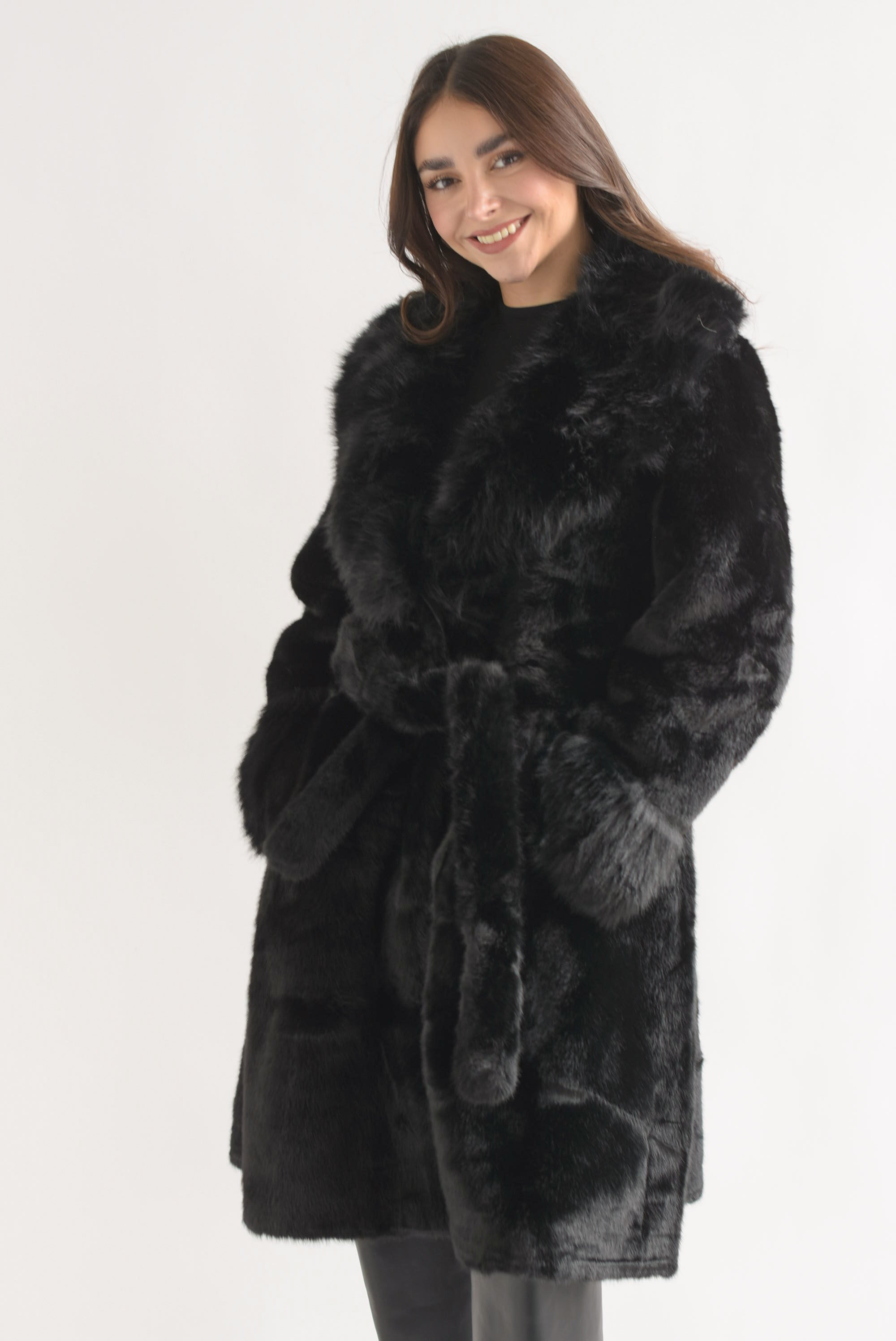 Abrigo pinzas cuello fur cinta