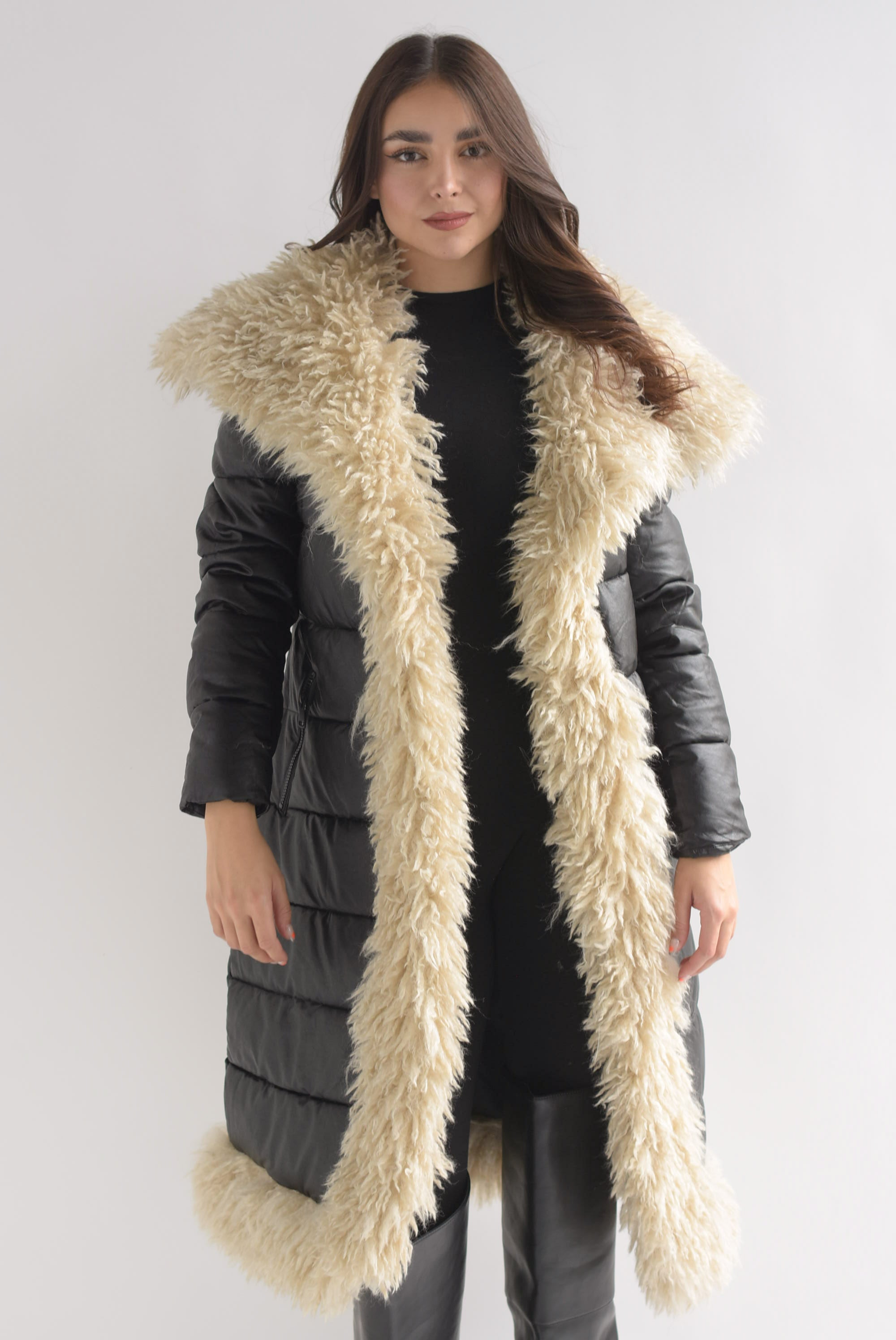 Chamarra larga puffer vinipiel cuello fur