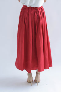 Fashion Styled Falda vuelo satinada pinzas Roja
