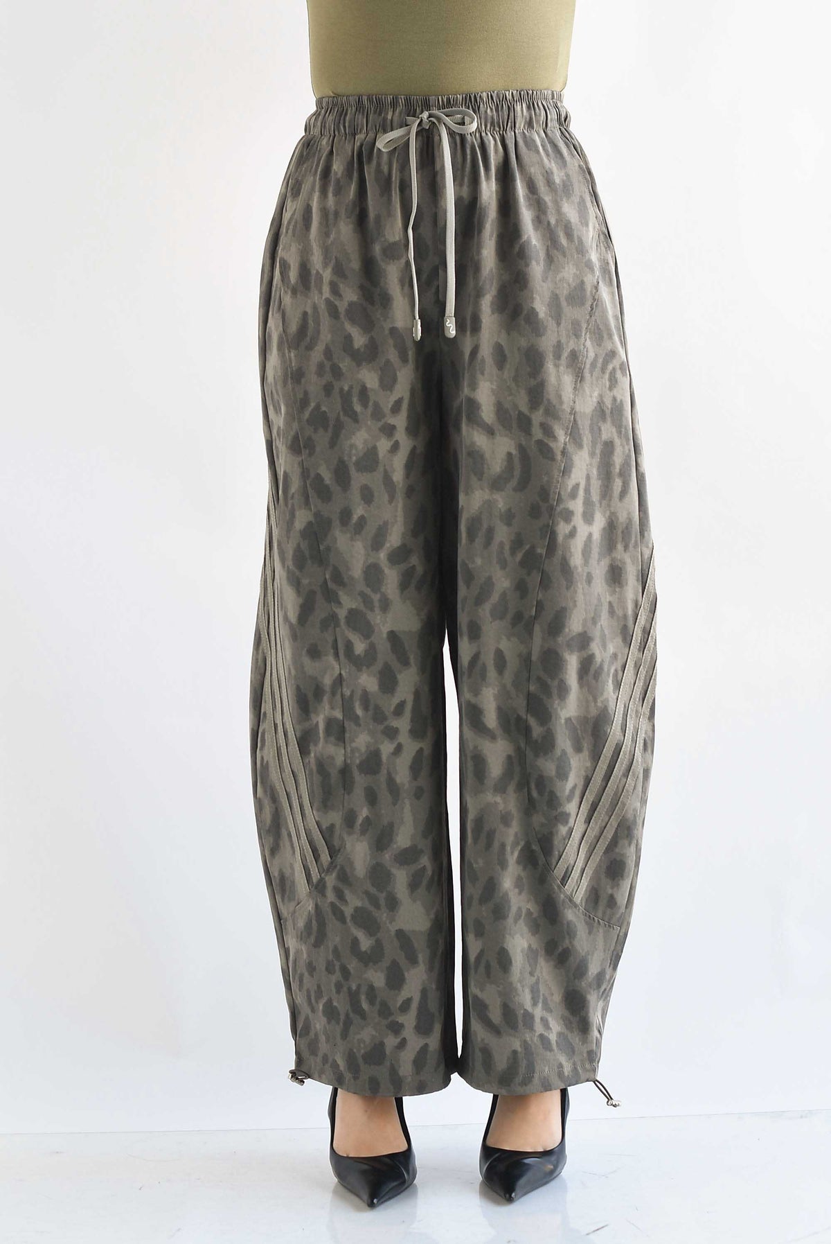 Pantalón barrel track leopardo