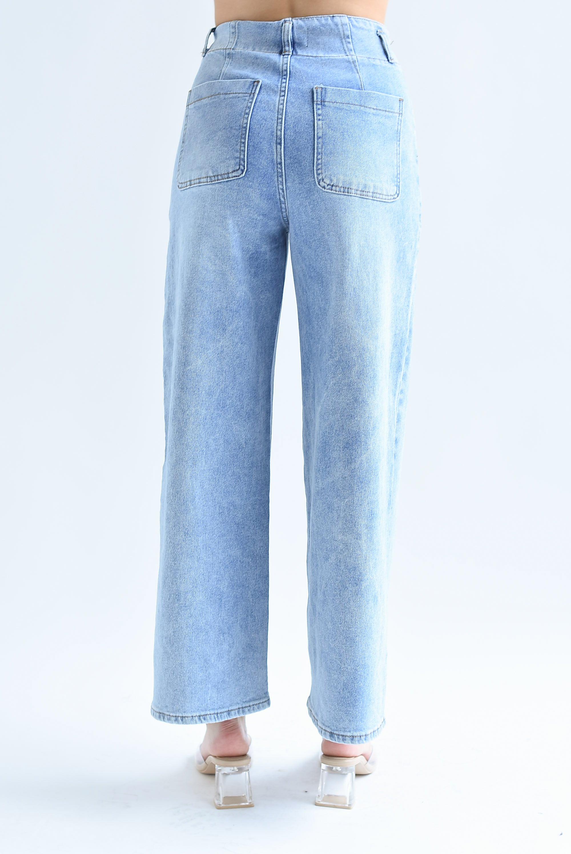 Jeans pretina y pierna ancha