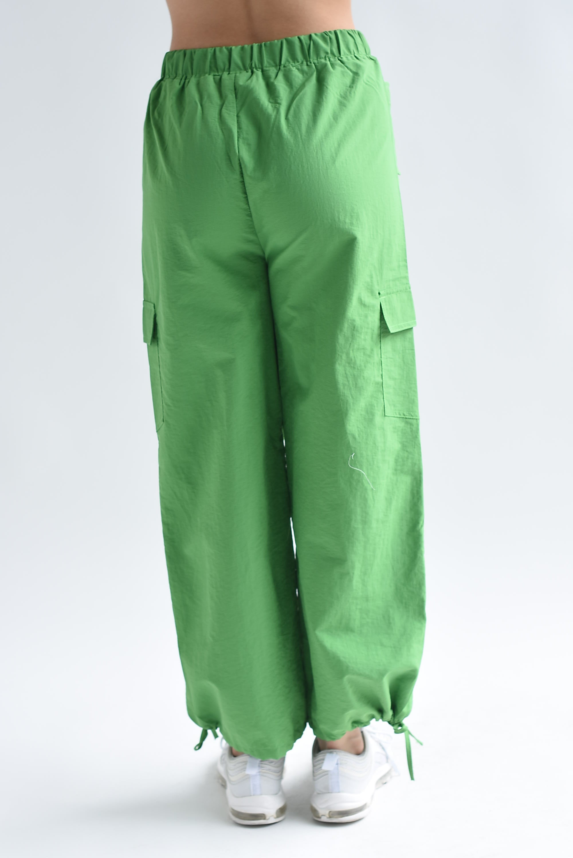 Pantalón parachute cargo Verde