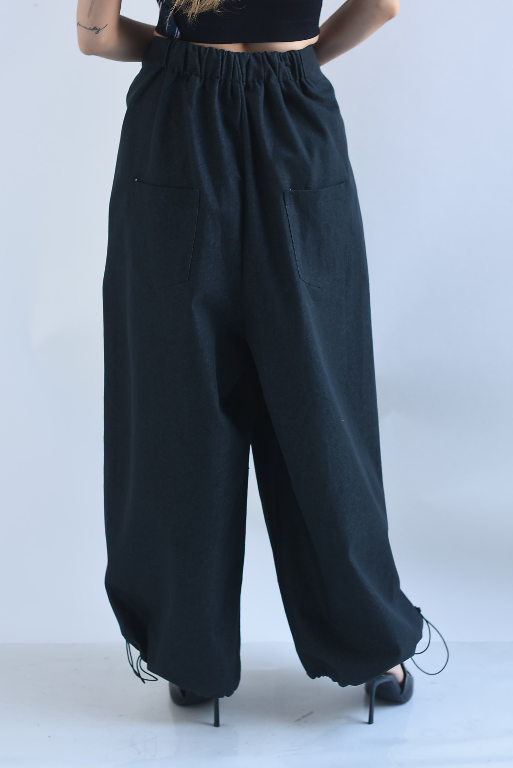 Pantalón faldón envolvente tirante corbata