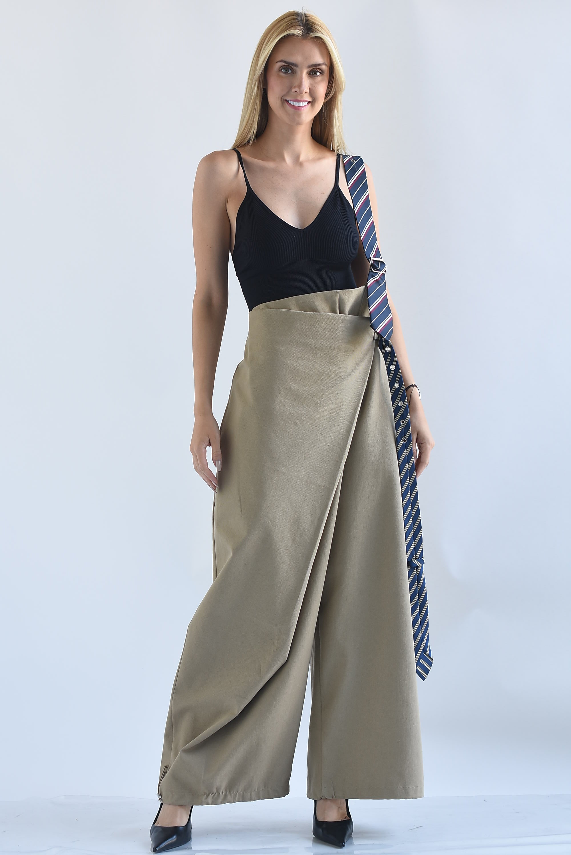 Pantalón faldón envolvente tirante corbata