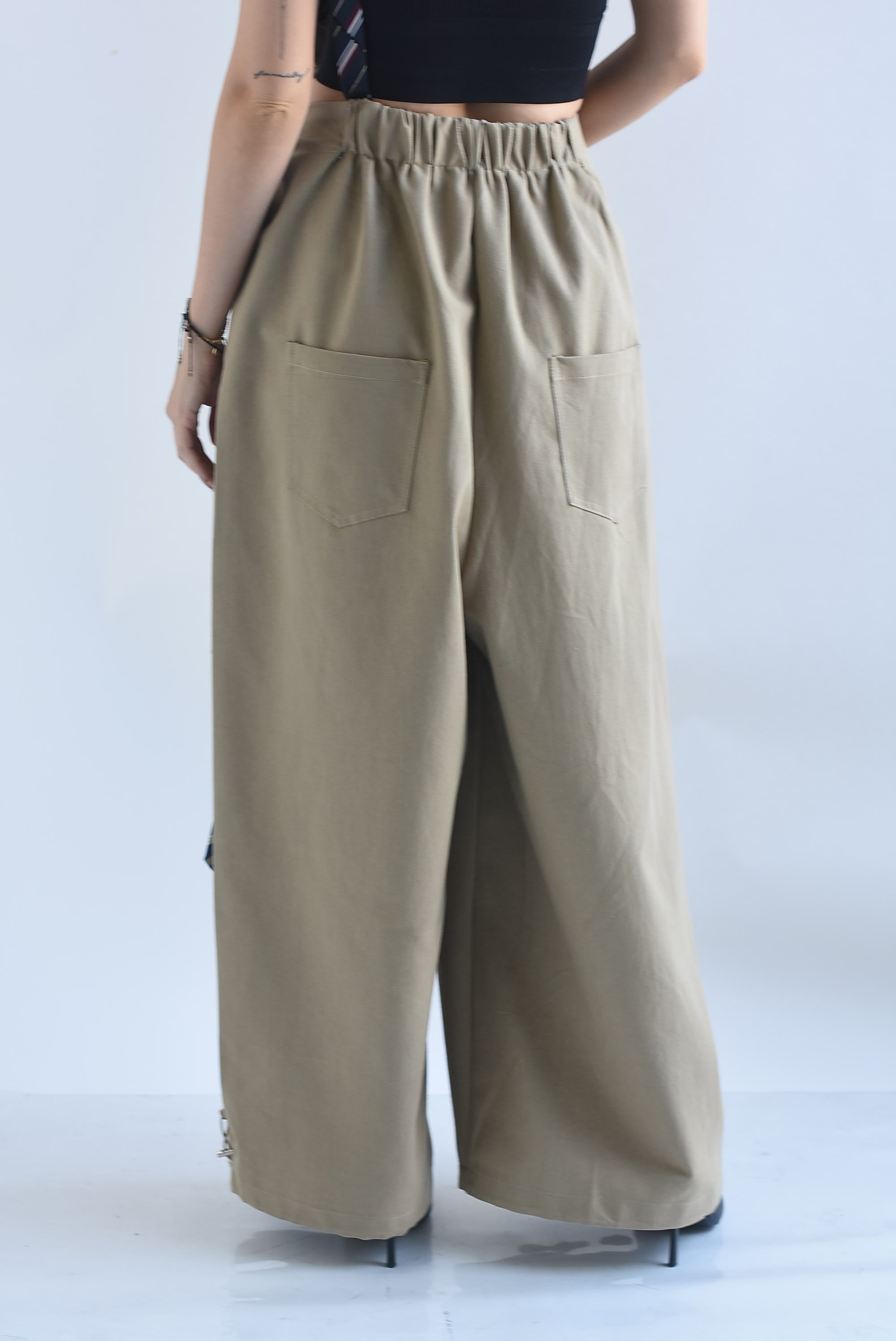 Pantalón faldón envolvente tirante corbata