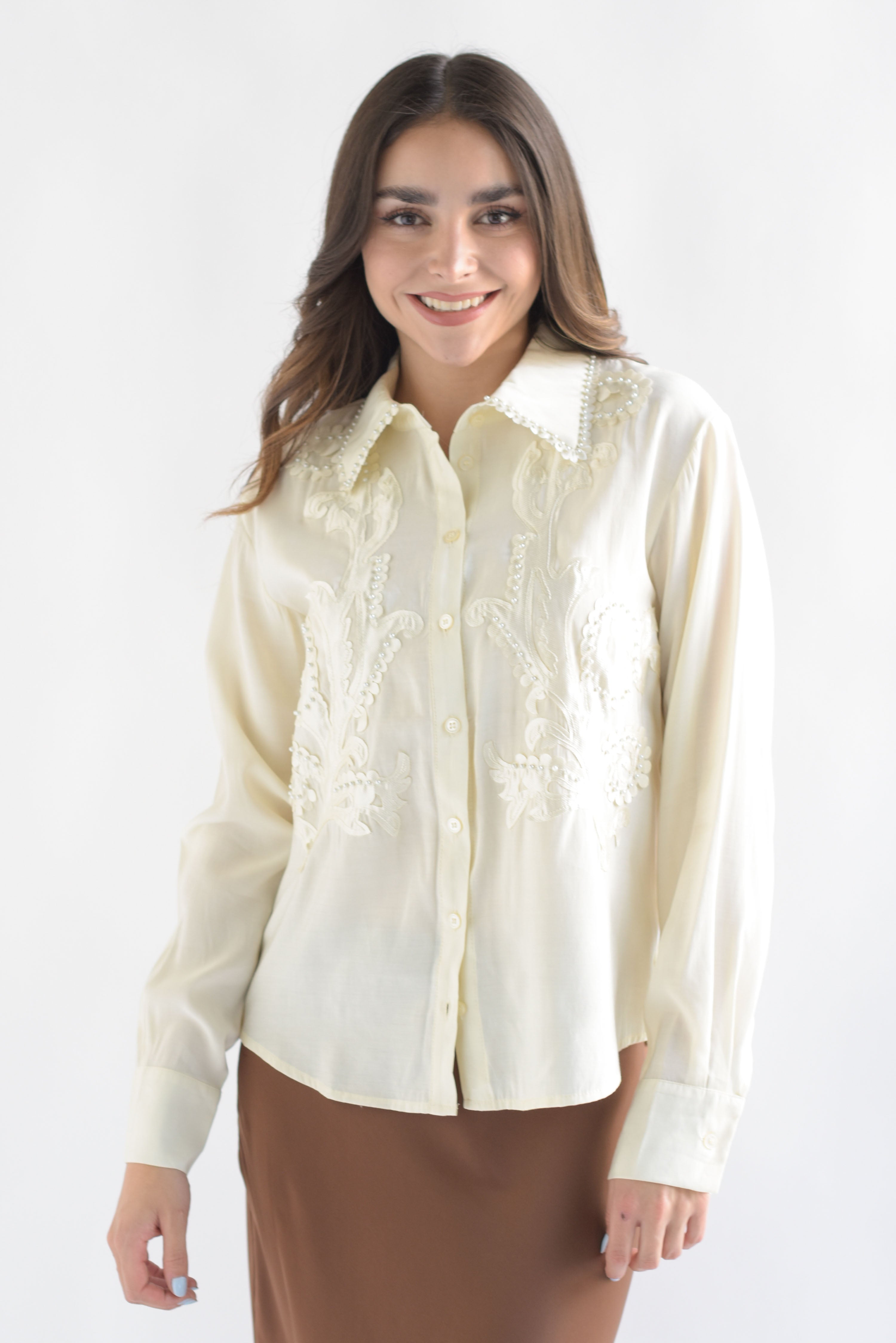 Blusa flores con perlas Ivory