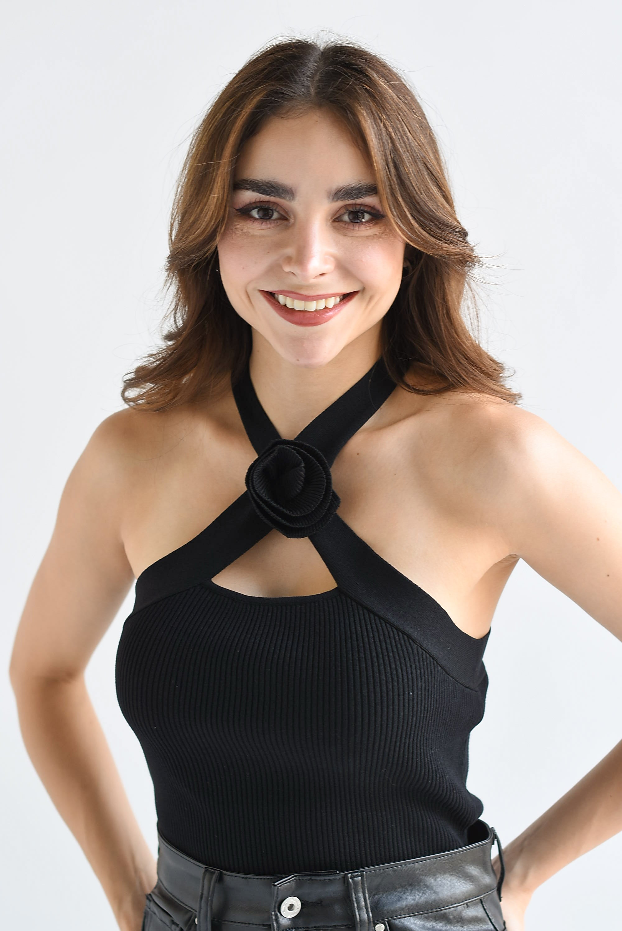 Blusa punto halter Flor Negra