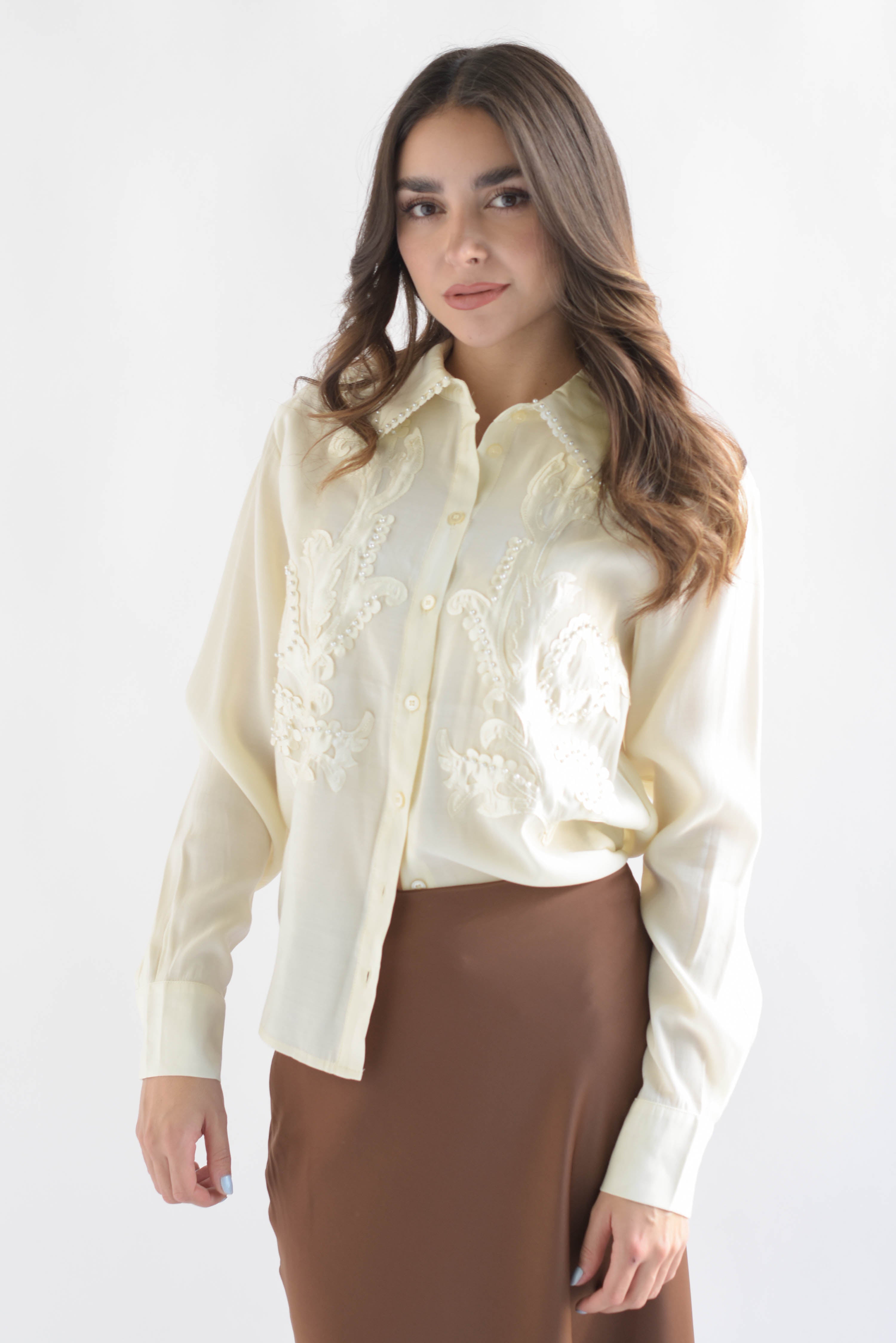 Blusa flores con perlas Ivory