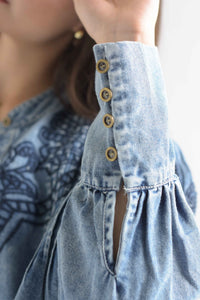 Fashion Styled Blusa pinzas bordado Denim
