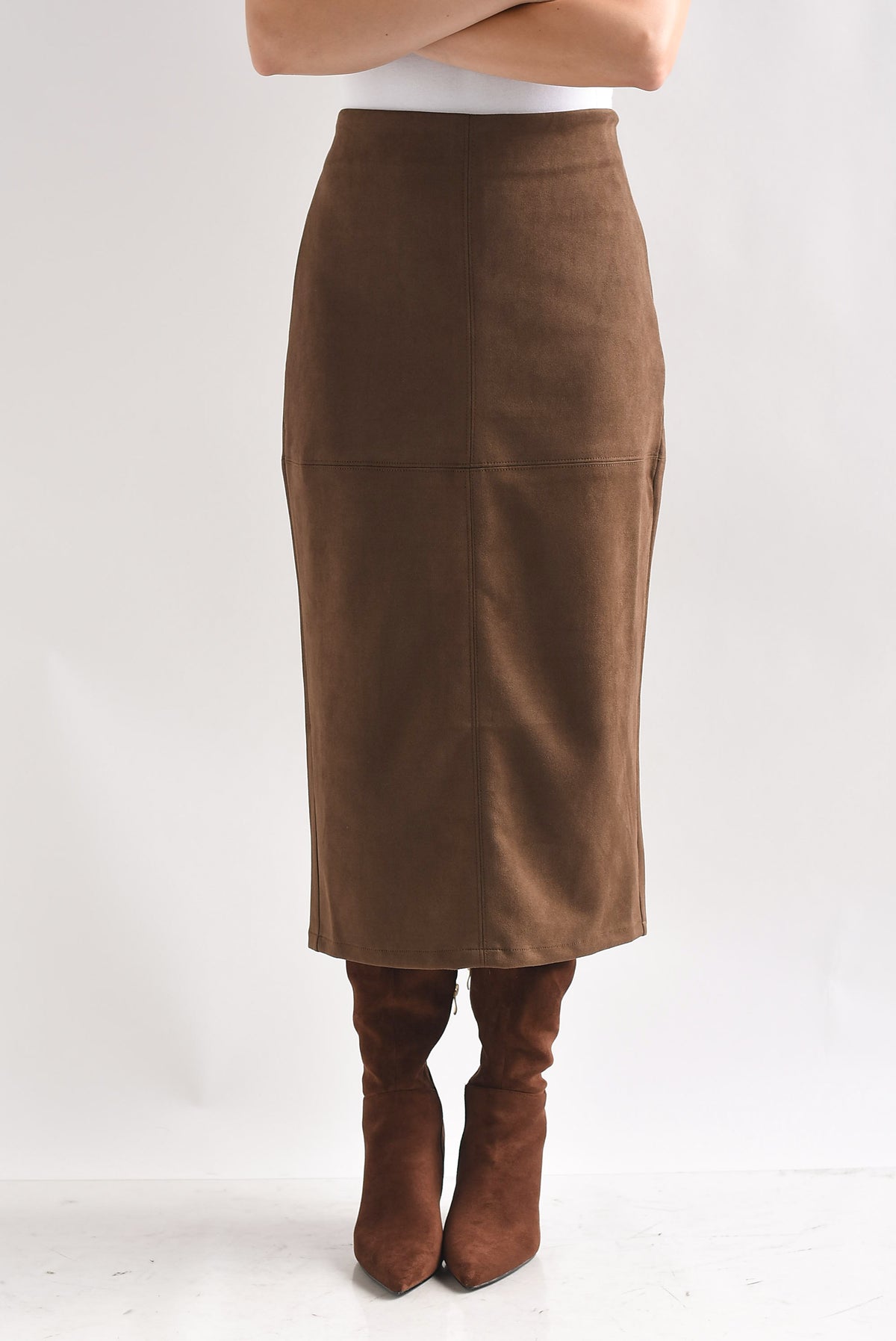 Falda lápiz suede costuras