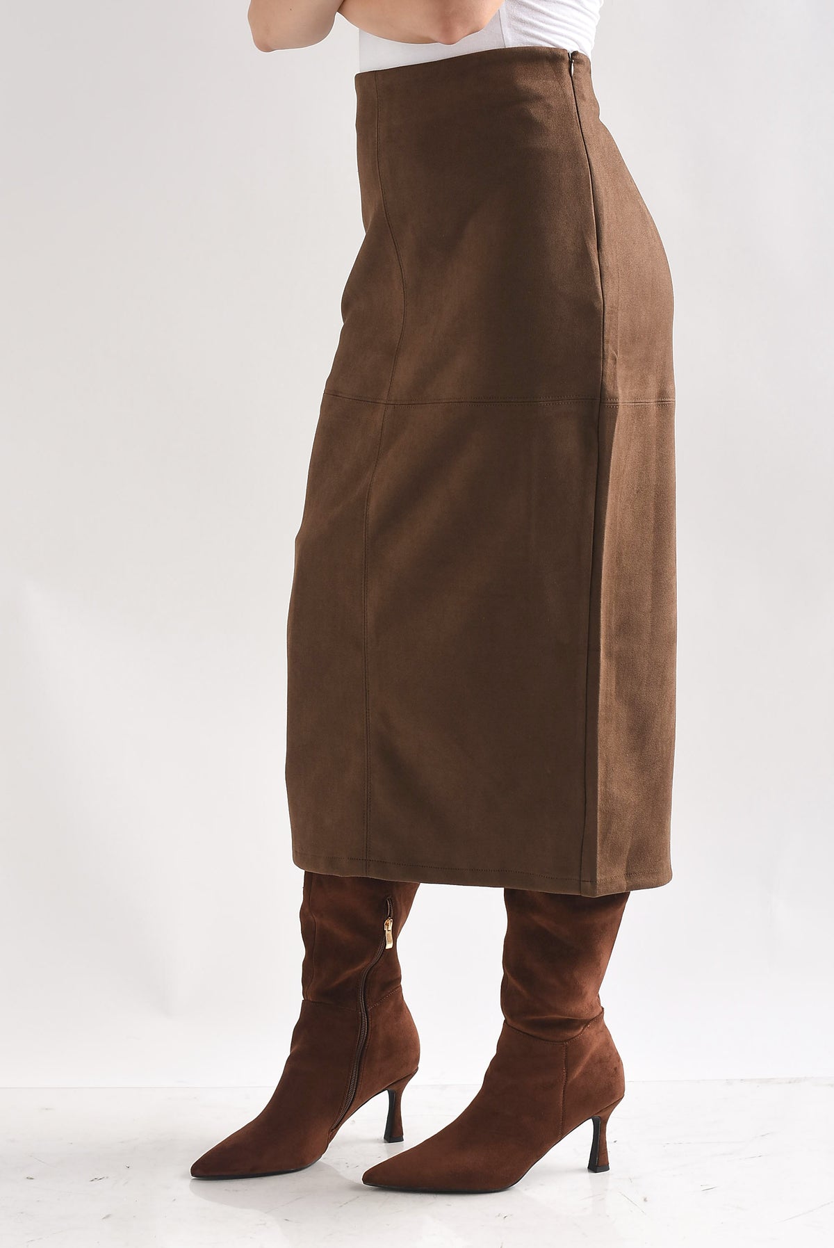 Falda lápiz suede costuras