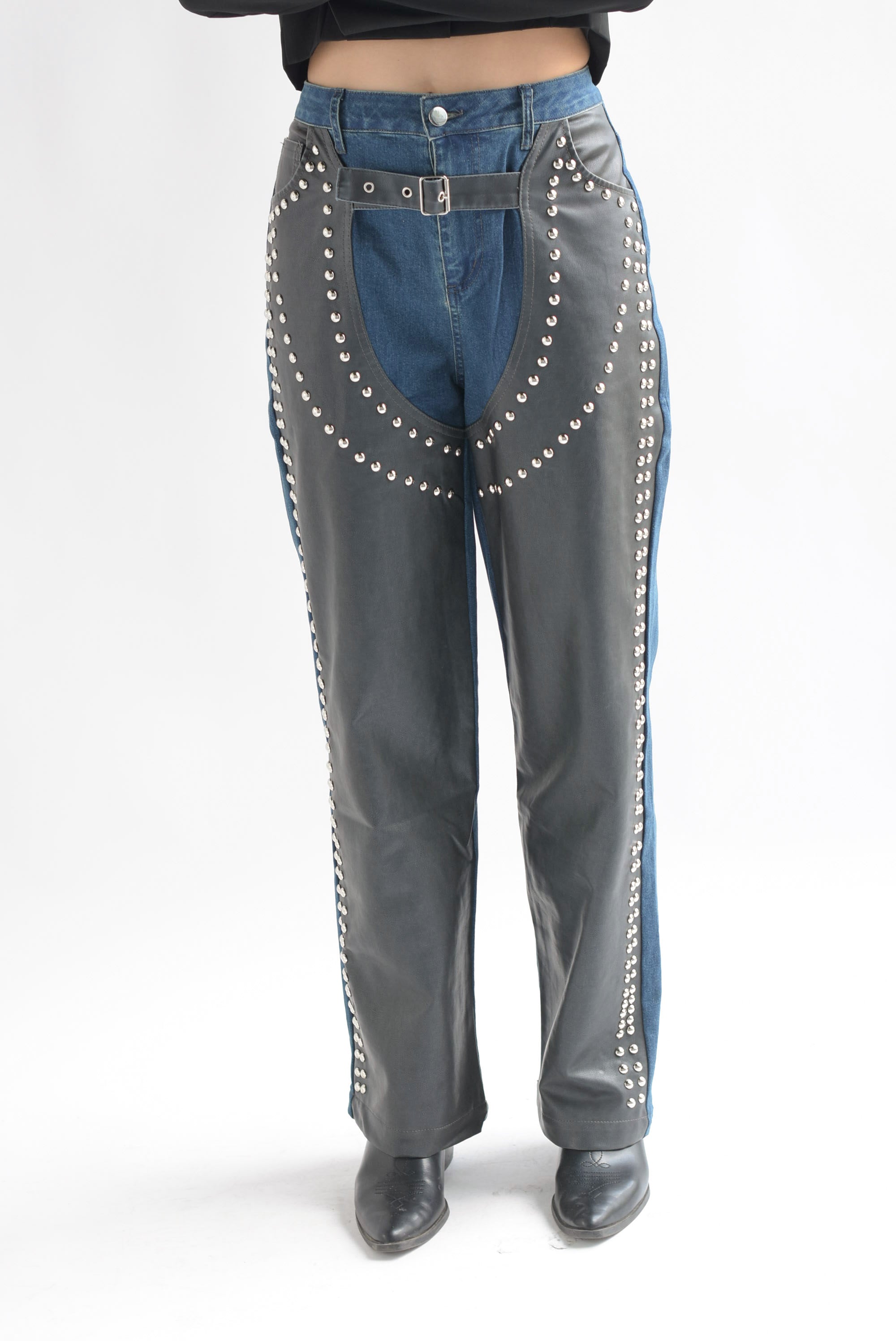 Jeans con vinipiel tachas Denim Dark