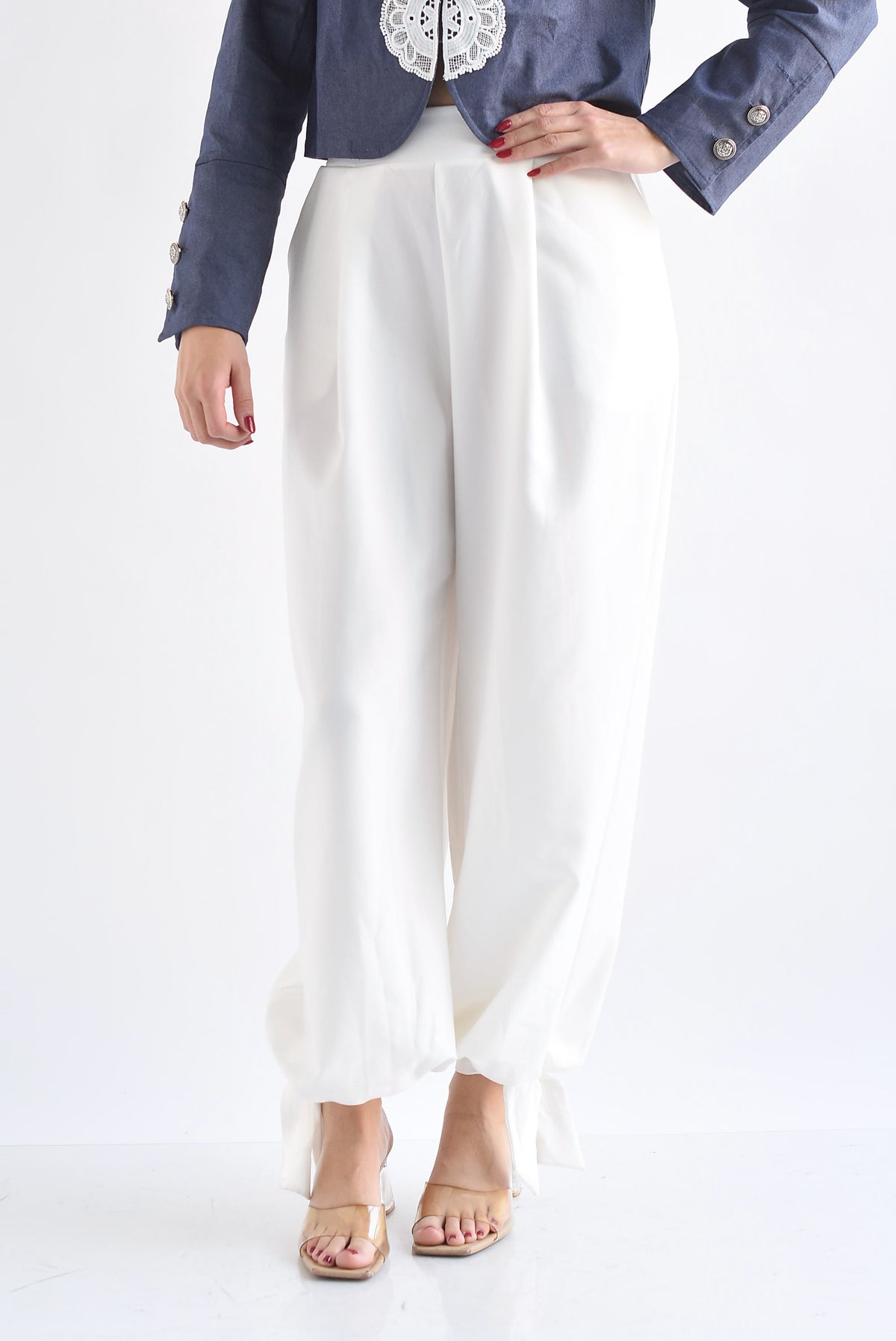 Pantalón globo tobillos anchos cinta