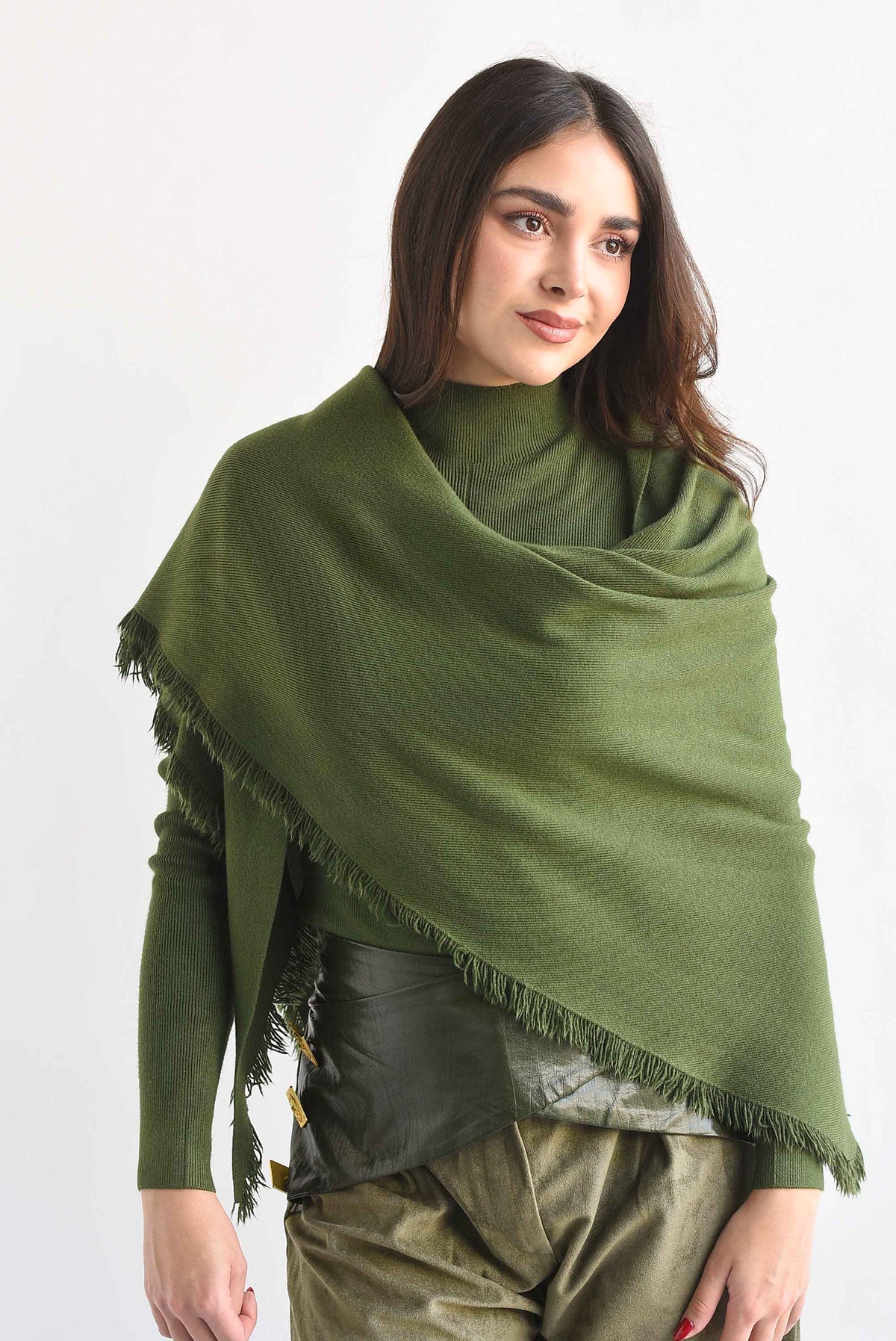 Sweater con capa