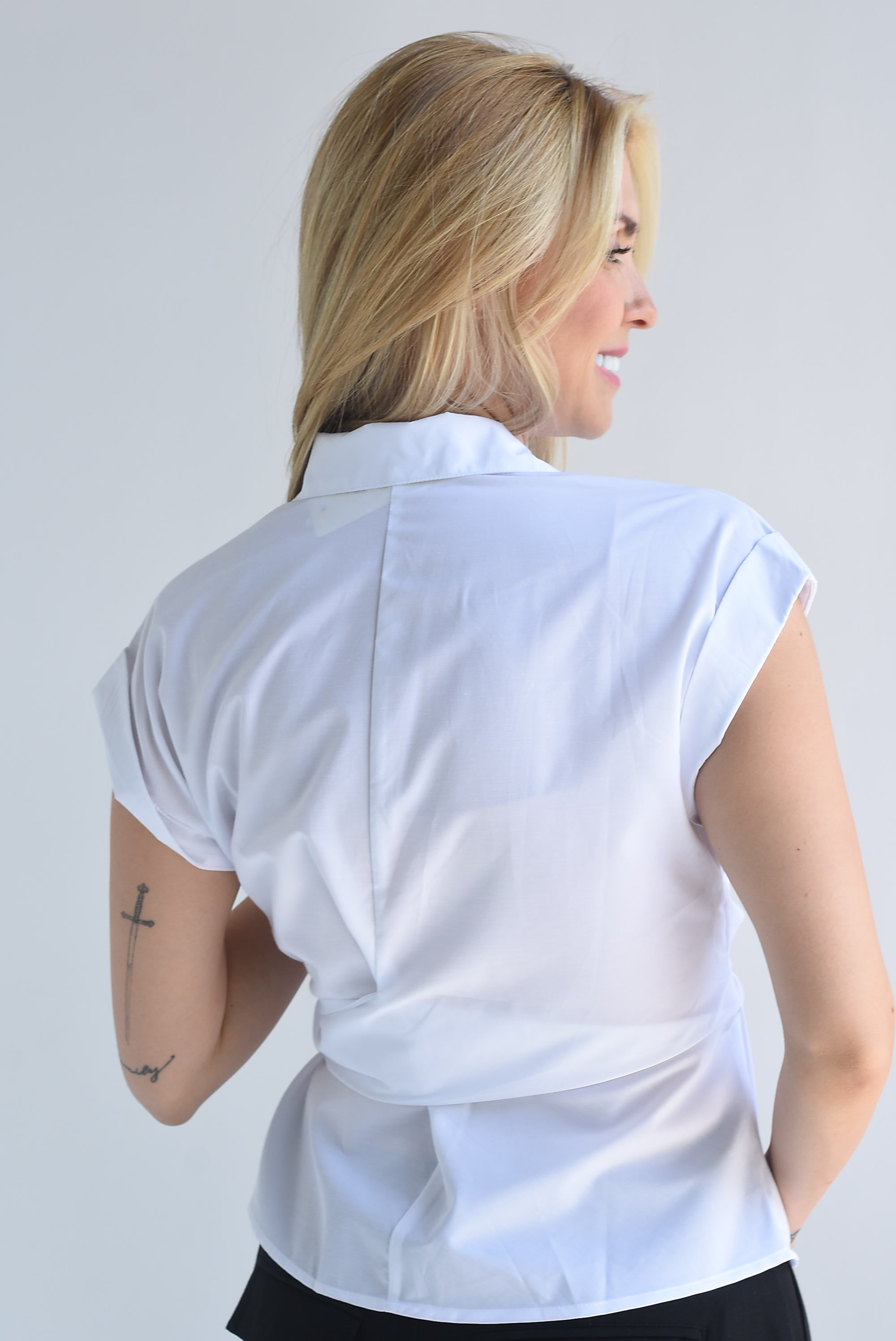 Camisa manga corta nudo