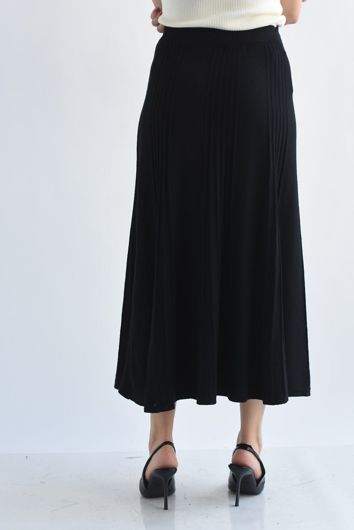 Falda midi punto plisada