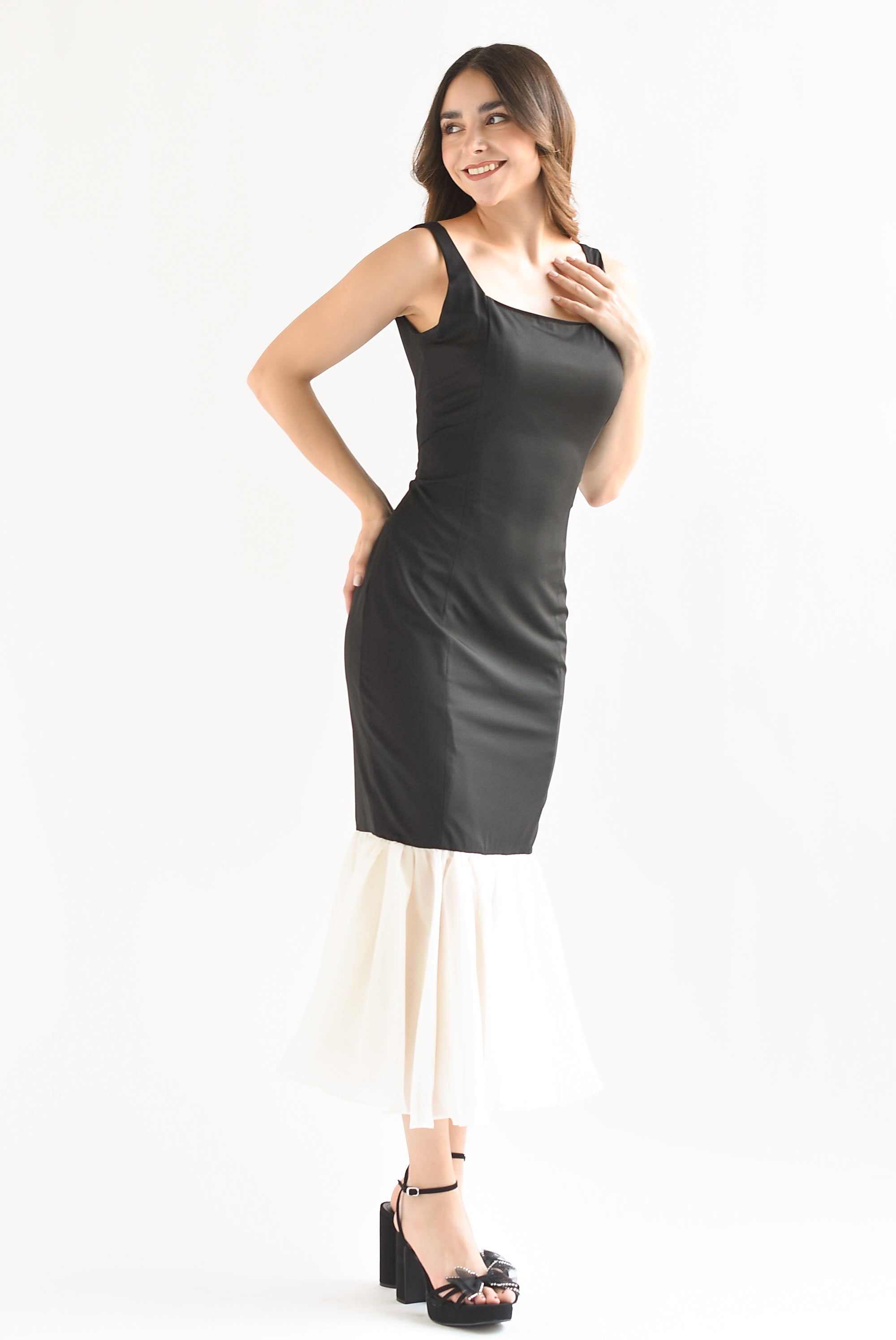 Vestido largo torso Negro faldón olán