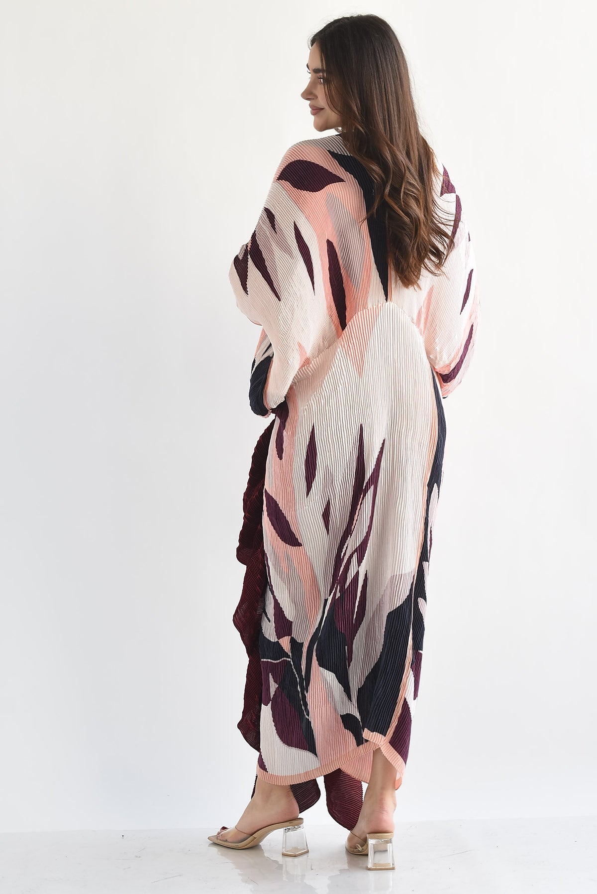Vestido plisado abstracto