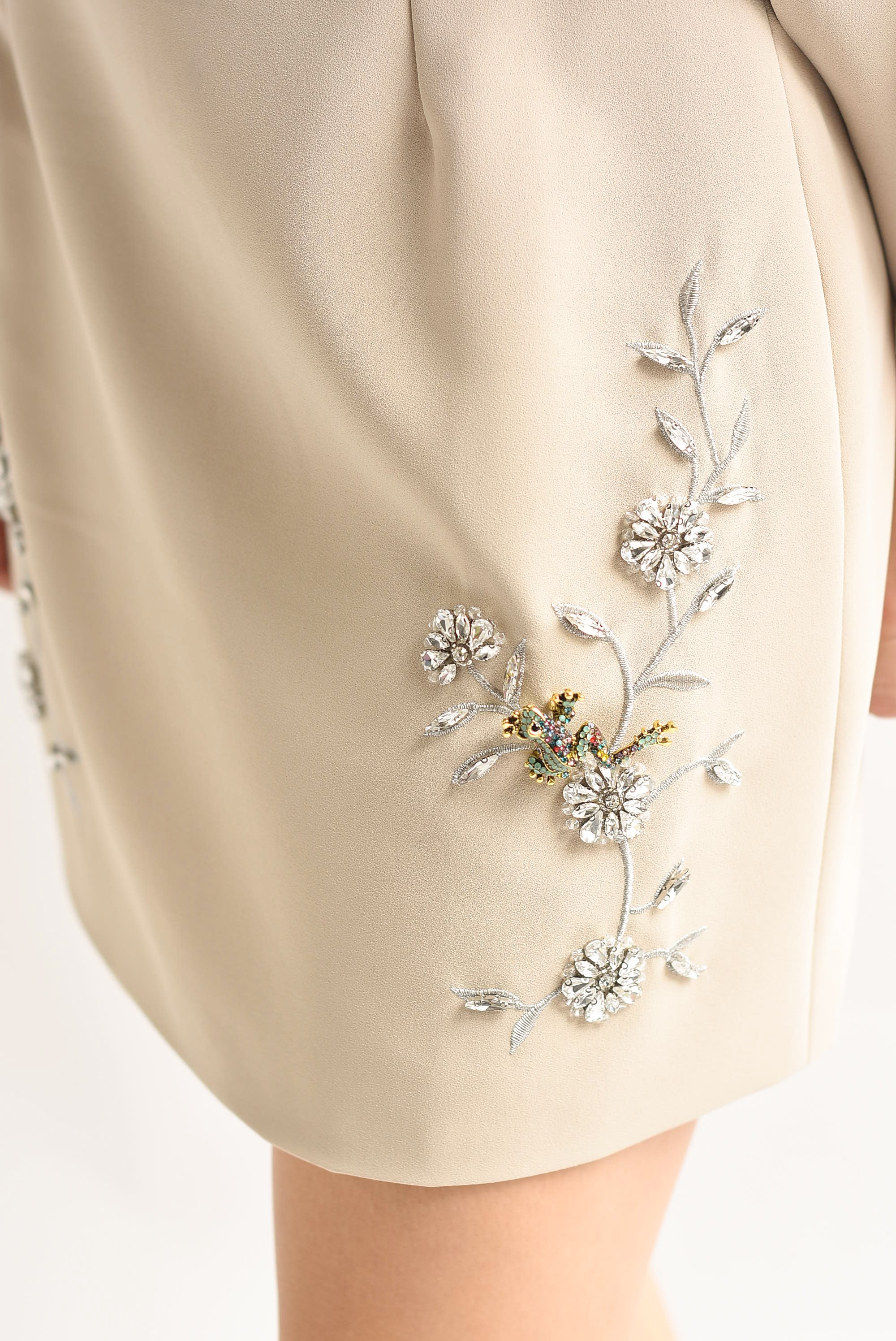 Set Falda y Blazer Joyas y Broches Greige