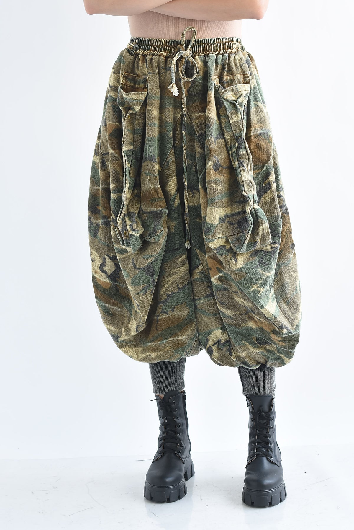 Pantalón globo camuflaje Denim deslavado