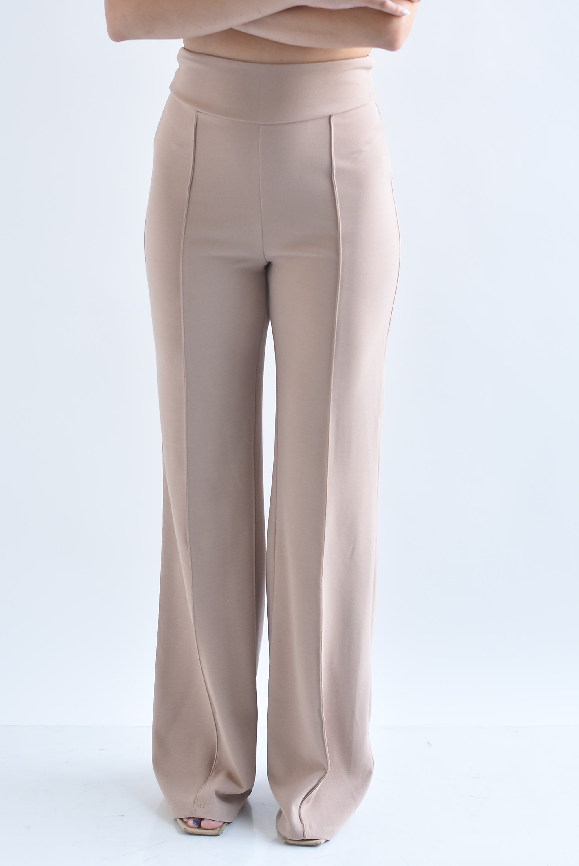 Pantalón pierna ancha y cintura alta
