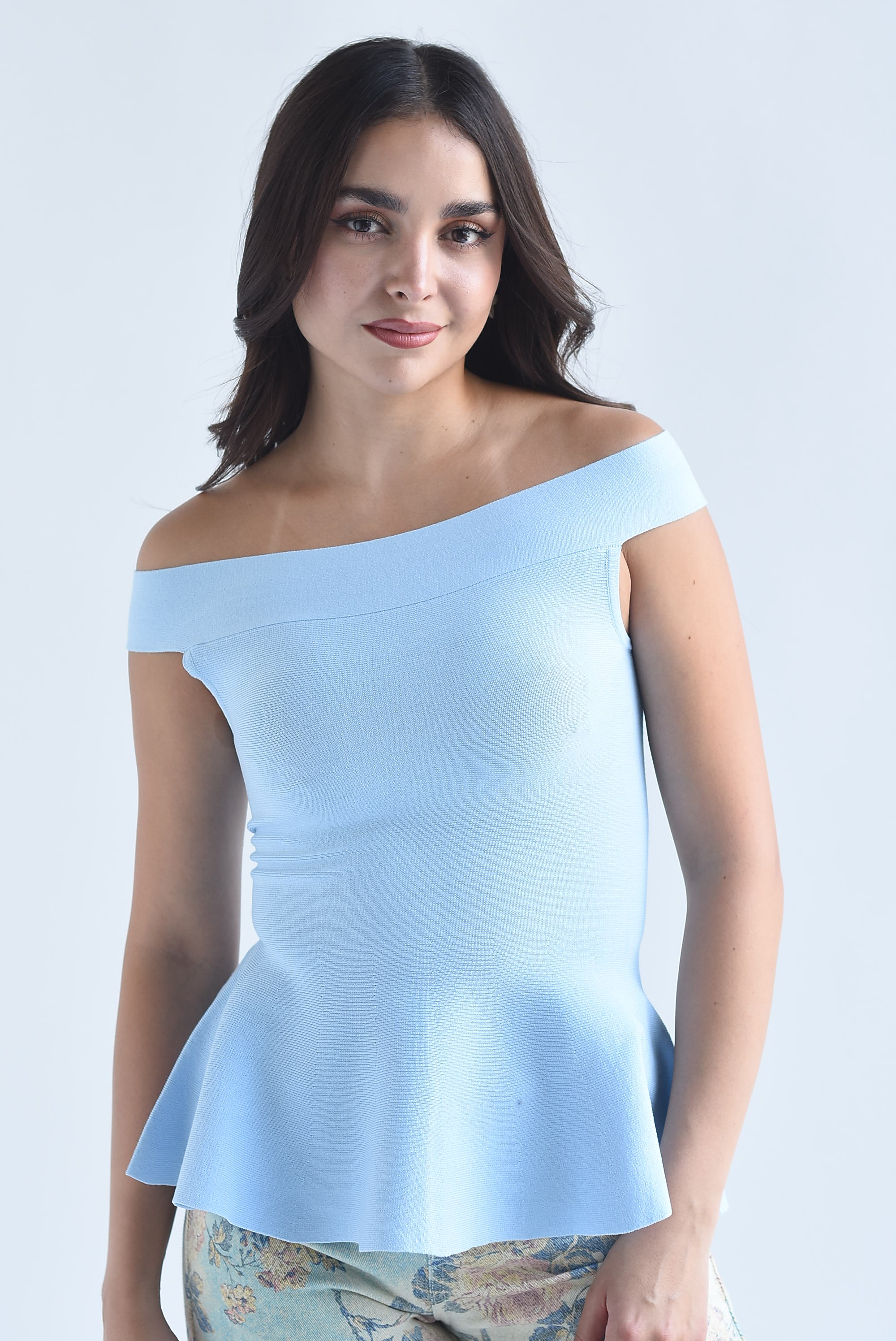 Blusa punto peplum off-shoulder
