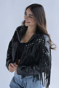 Fashion Styled Chamarra flecos vinipiel Negro