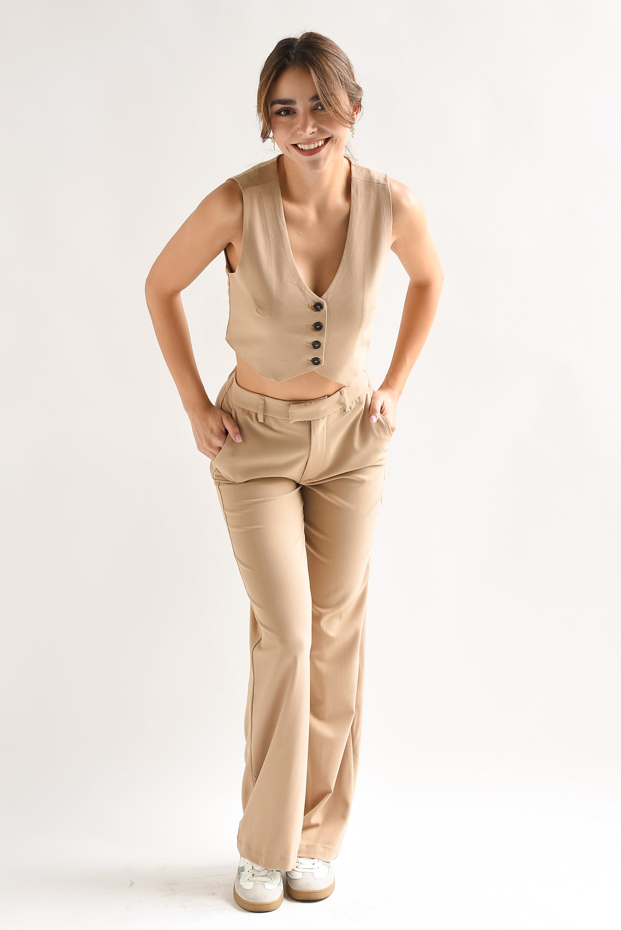 Pantalón pinzas y broche Kaki