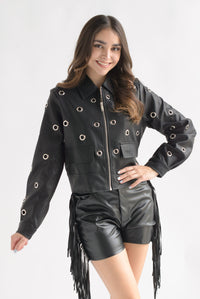 Fashion Styled Chamarra vinipiel aros plata Negra