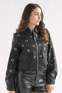 Fashion Styled Chamarra vinipiel aros plata Negra