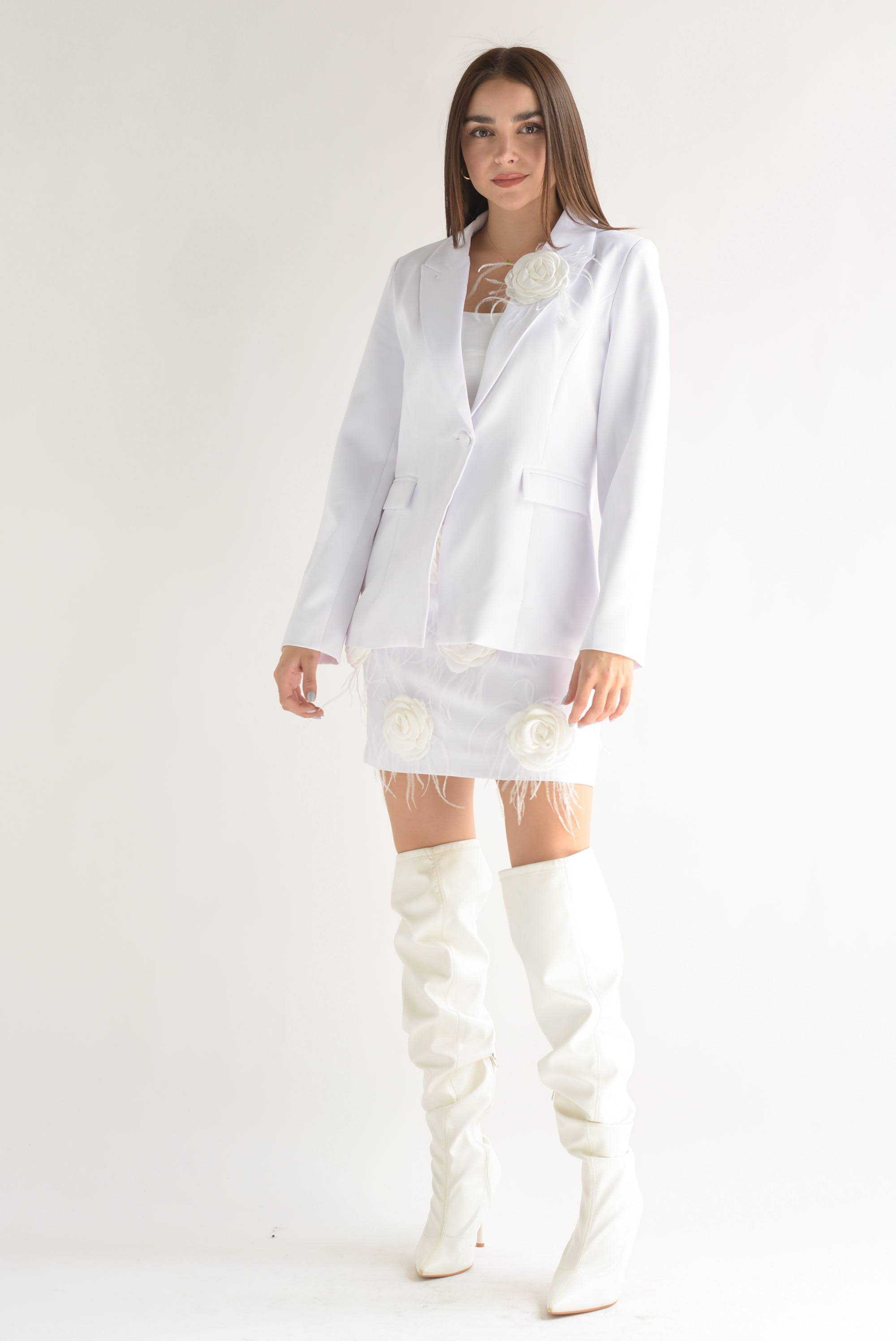 Set Falda y Blazer rosas con plumas Blanco