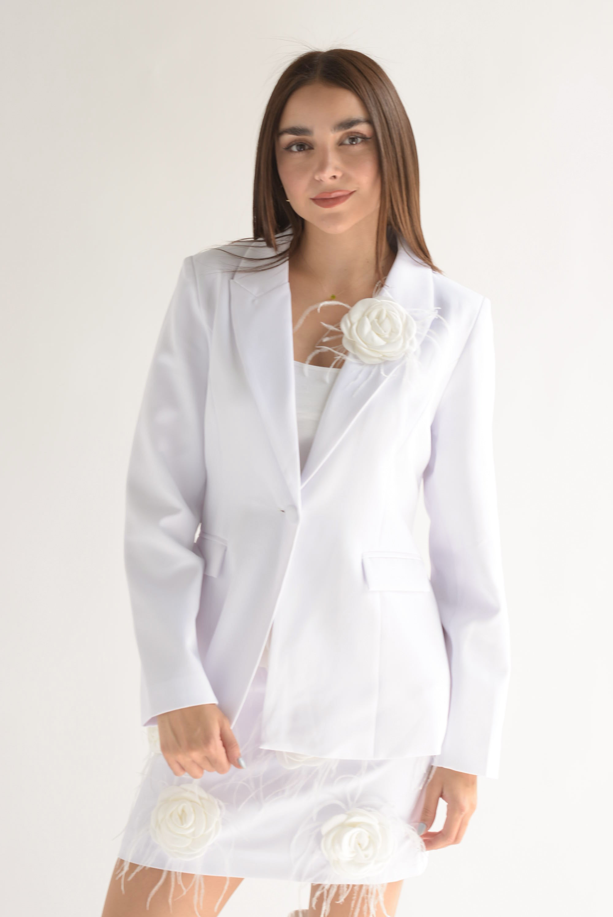 Set Falda y Blazer rosas con plumas Blanco