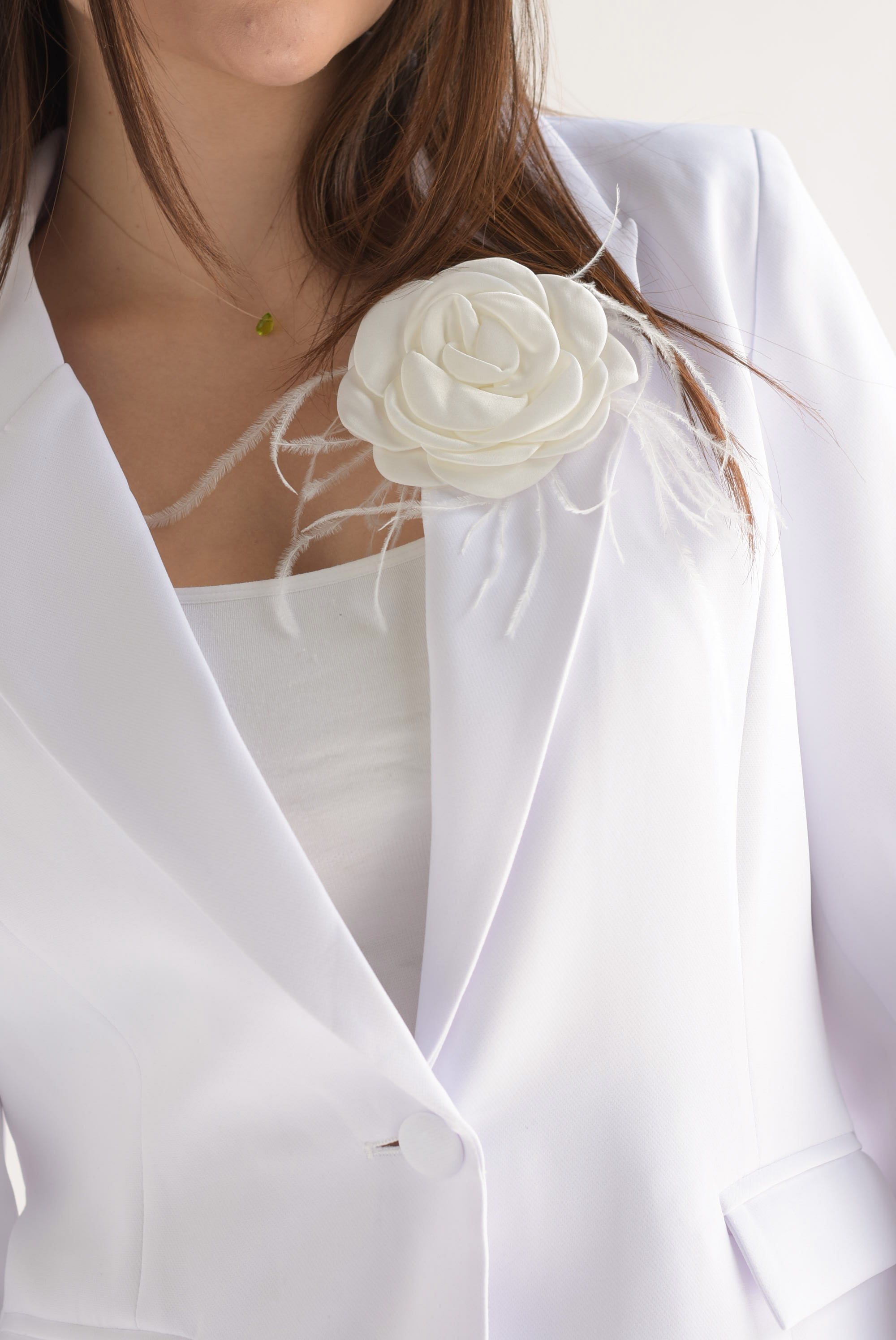 Set Falda y Blazer rosas con plumas Blanco