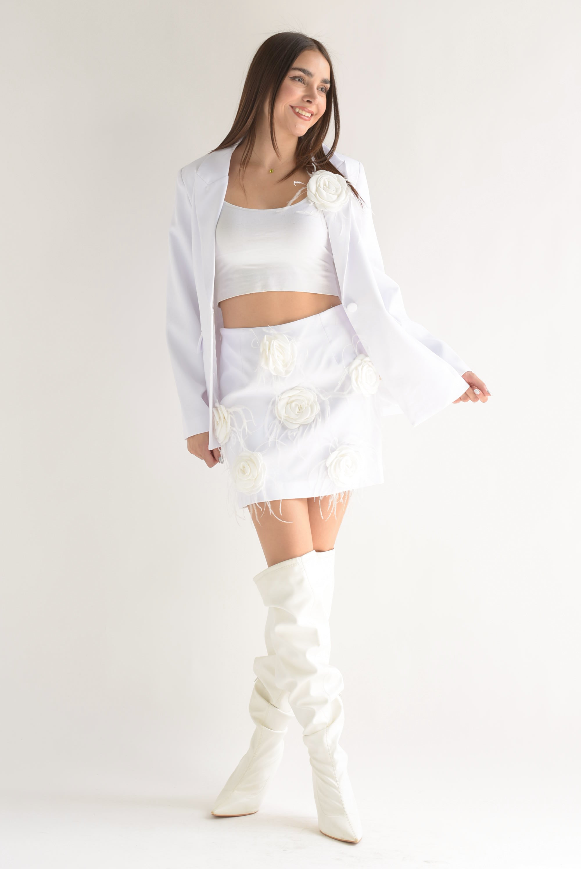 Set Falda y Blazer rosas con plumas Blanco